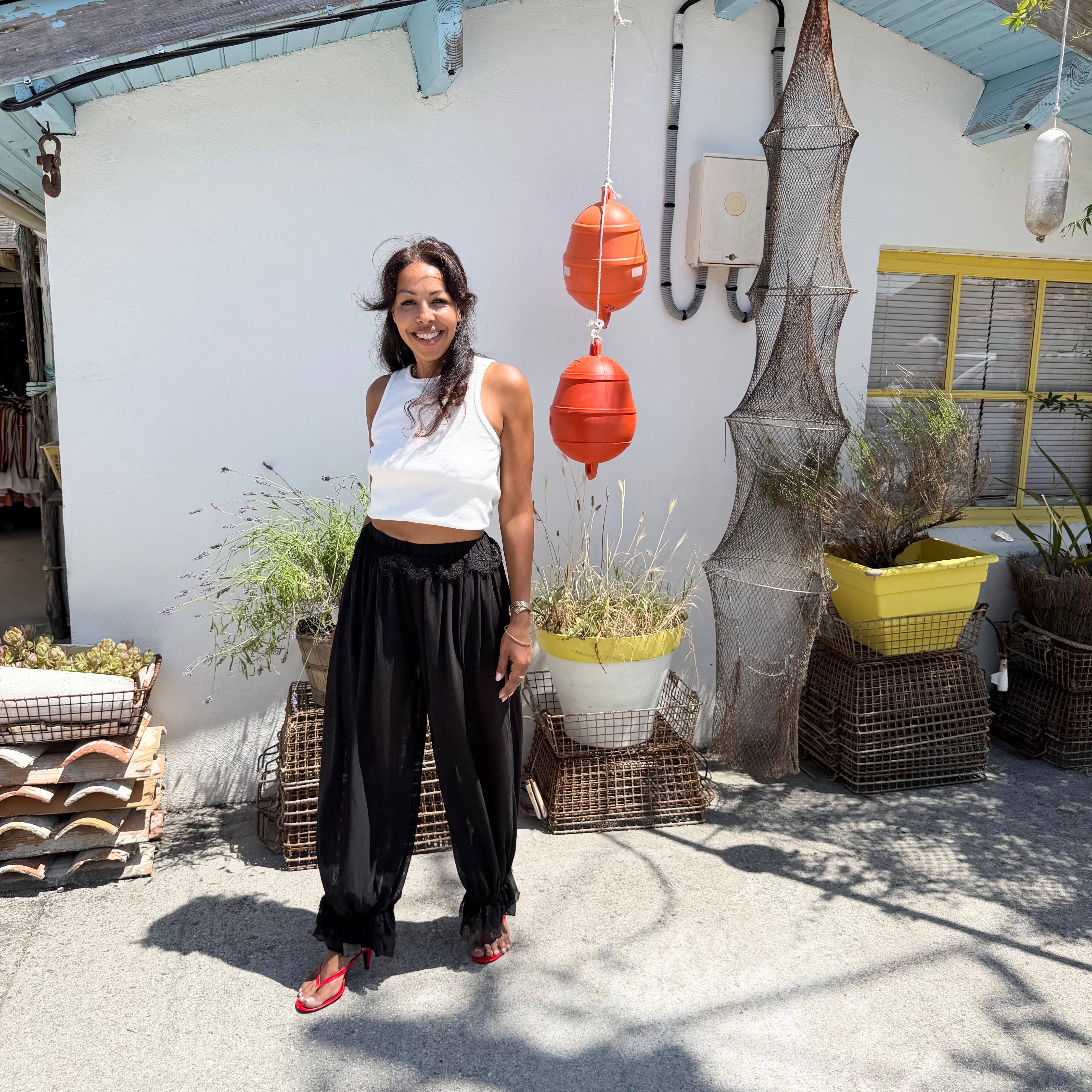 Pantalon VOILE noir forme boule détails dentelle