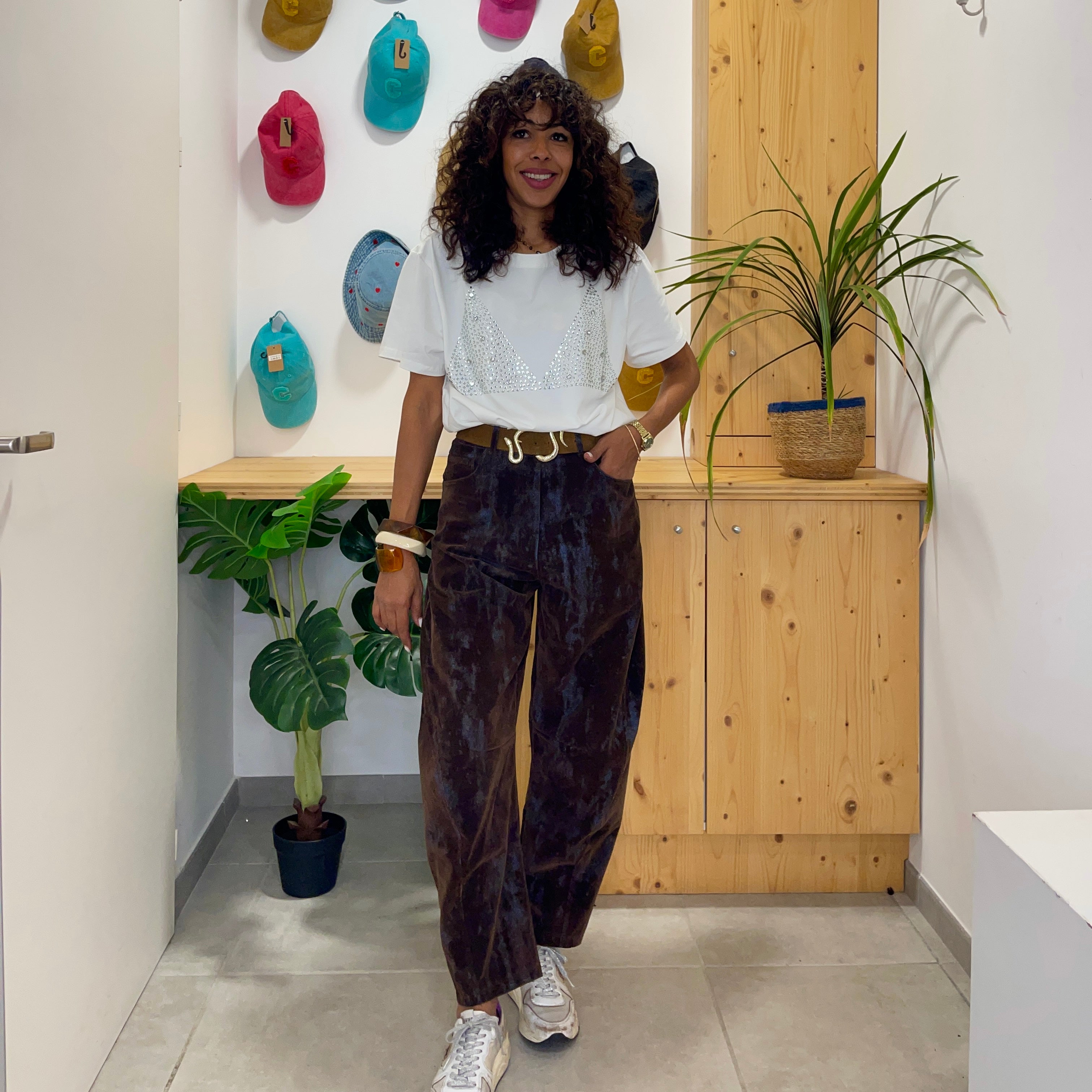 Pantalon marron DALIA effet velours ras délavé à la coupe ballon
