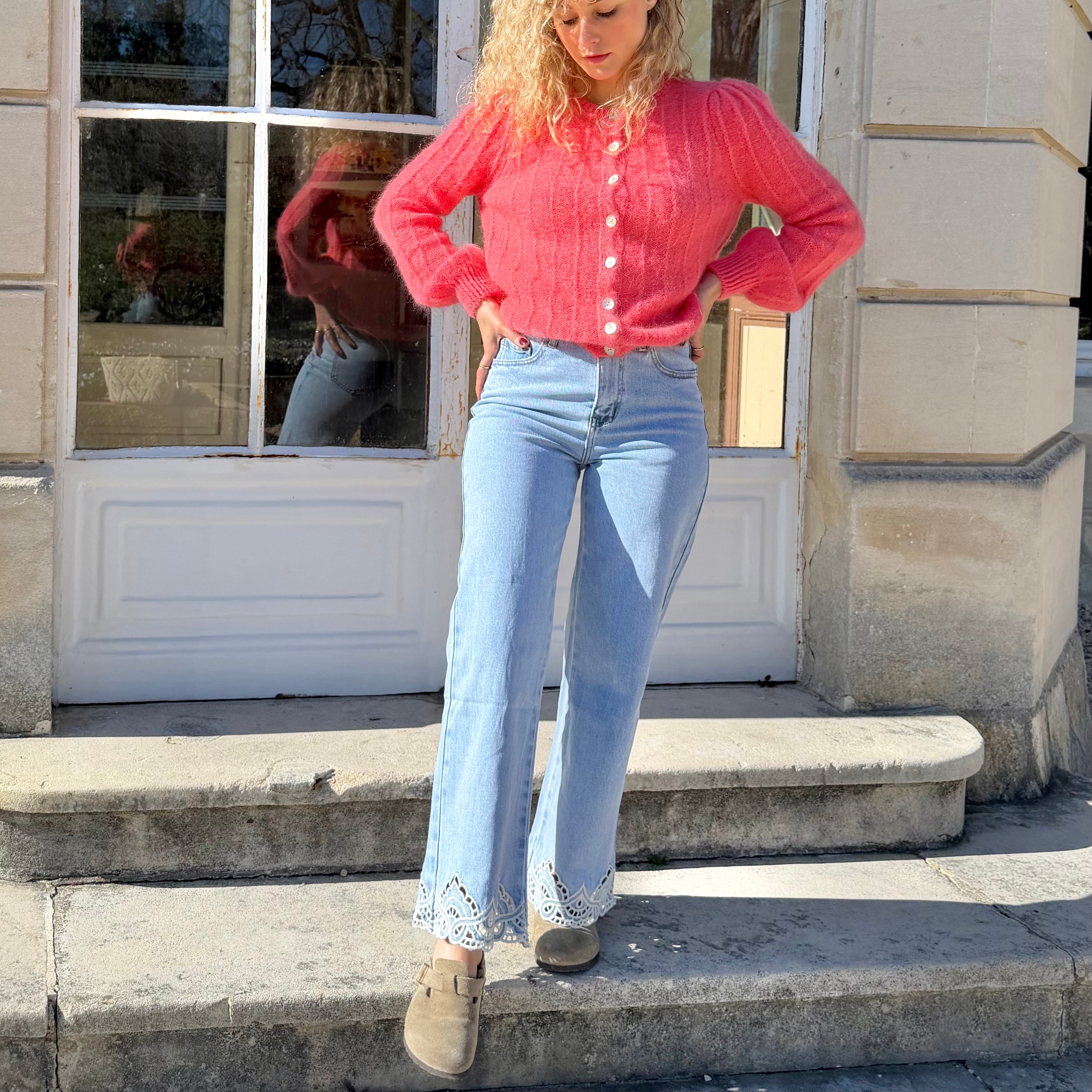 Jean wide NOLA bleu clair, taille haute, broderie bas de jambe