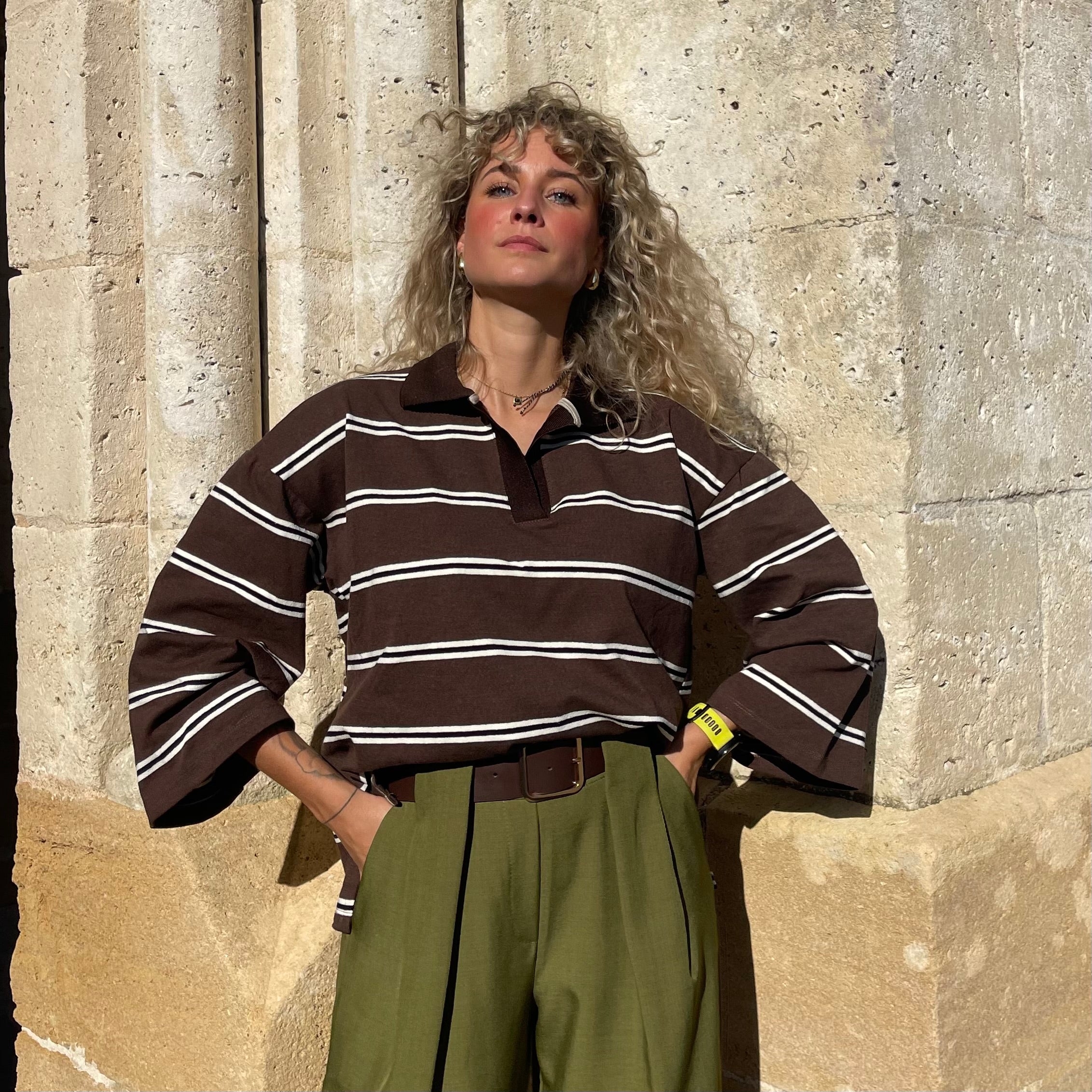 POLO marron à rayures coupe fluide