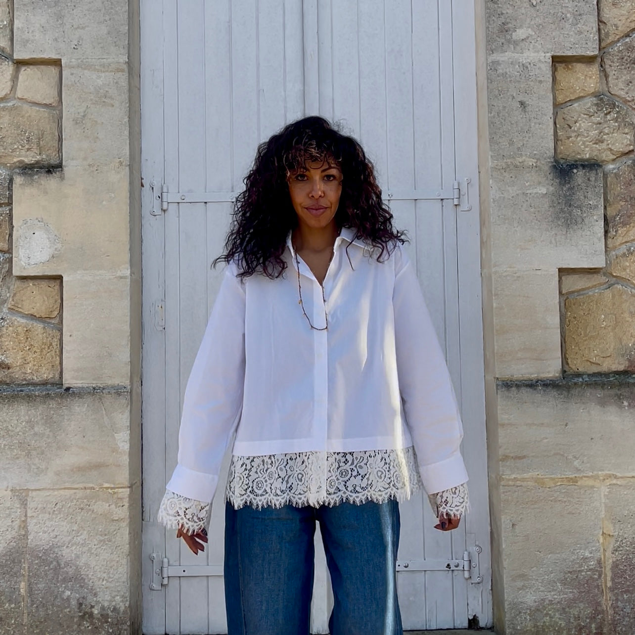 Chemisier blanc AMÉLIE aux détails de dentelle