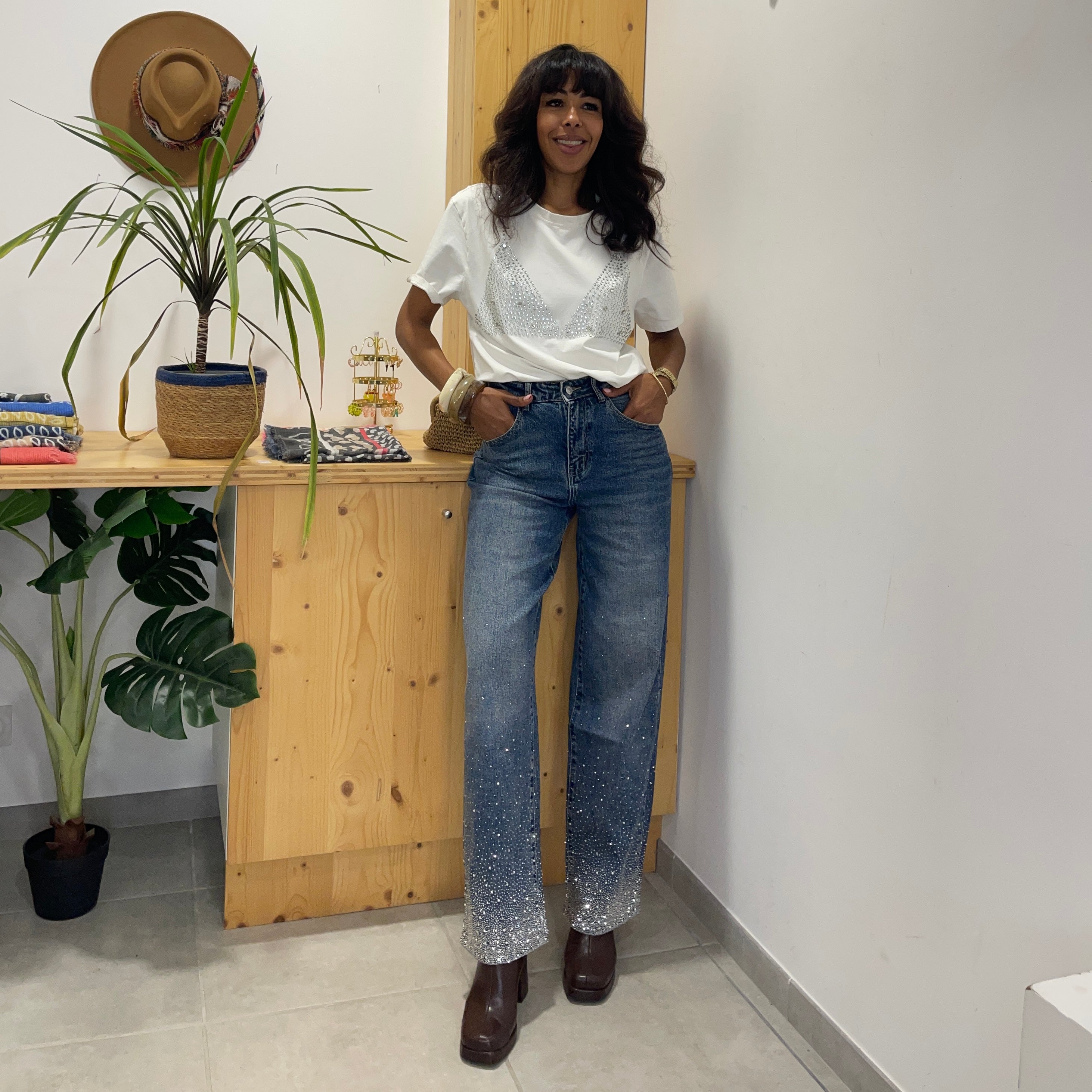 Jean PARFAIT à la coupe droite et aux détails de strass