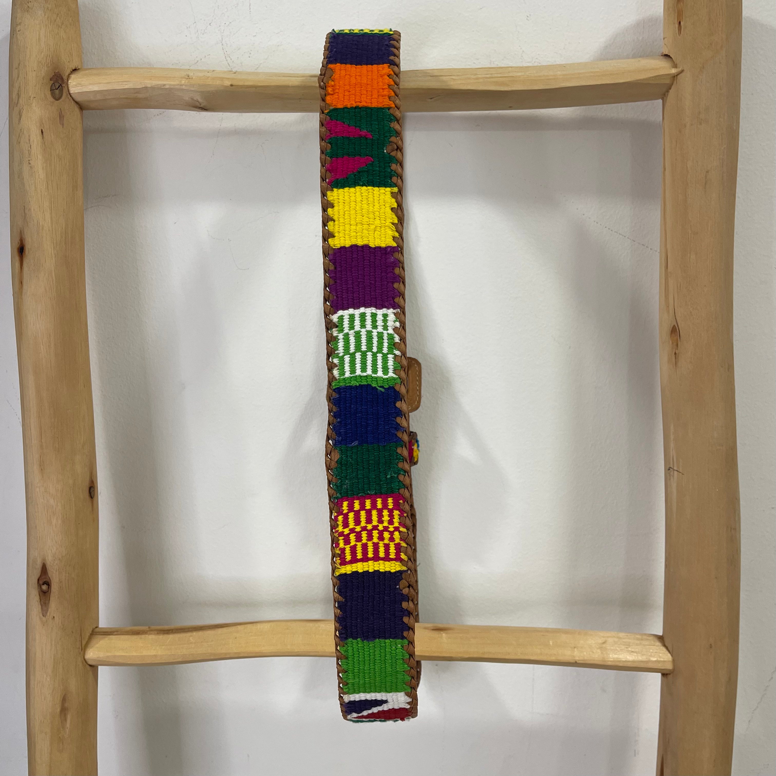 Ceinture cuir brodé main multicolore T.36