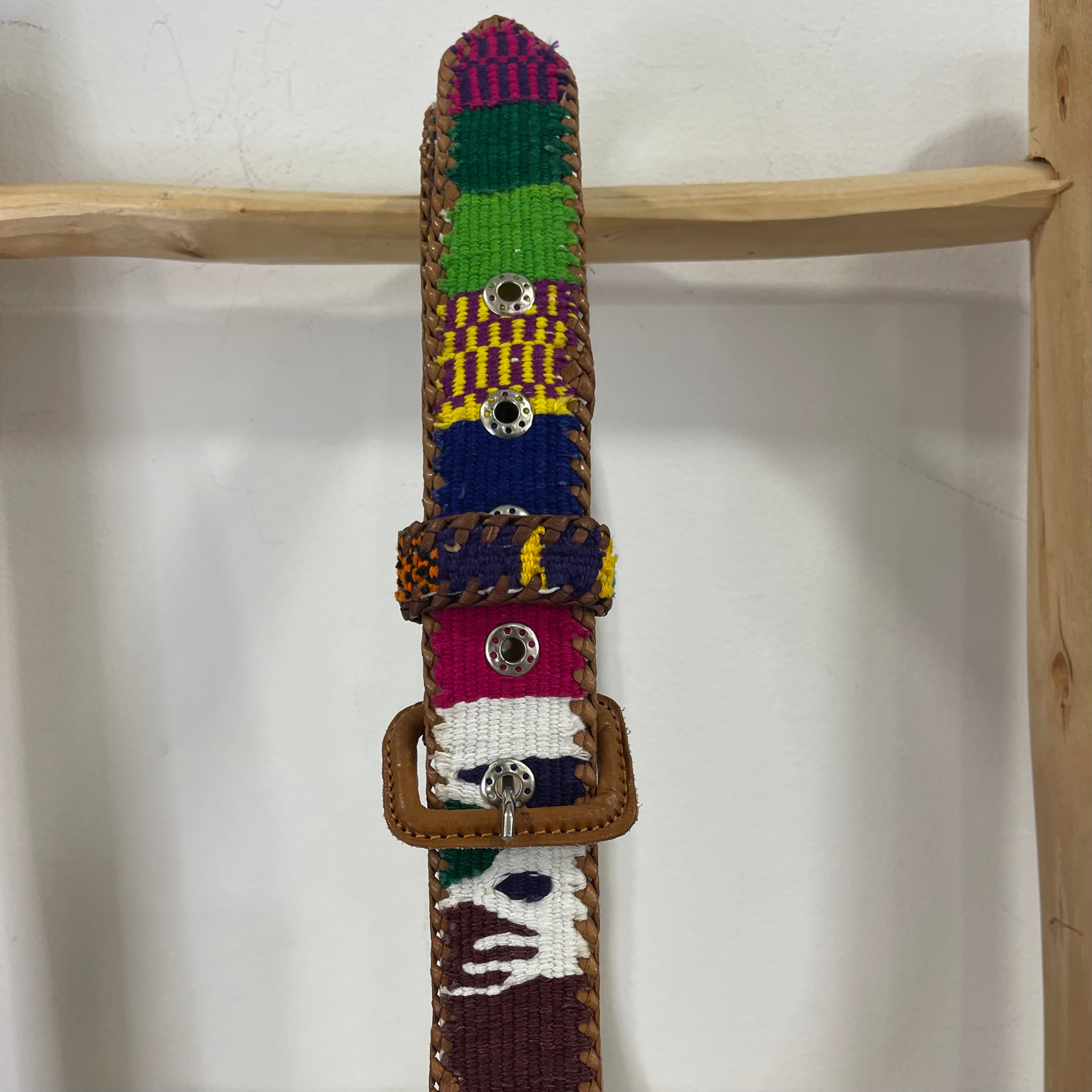 Ceinture cuir brodé main multicolore T.36