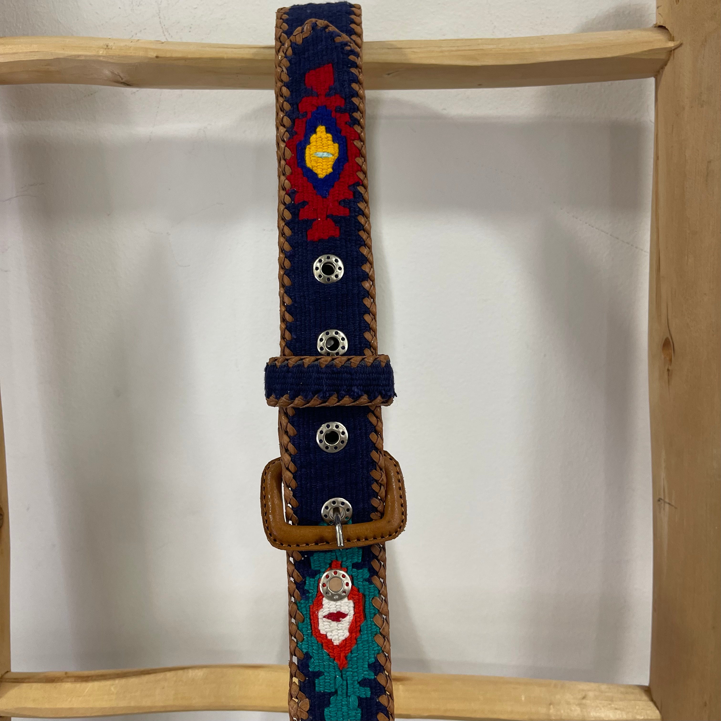 Ceinture cuir brodé main bleu marine T.38