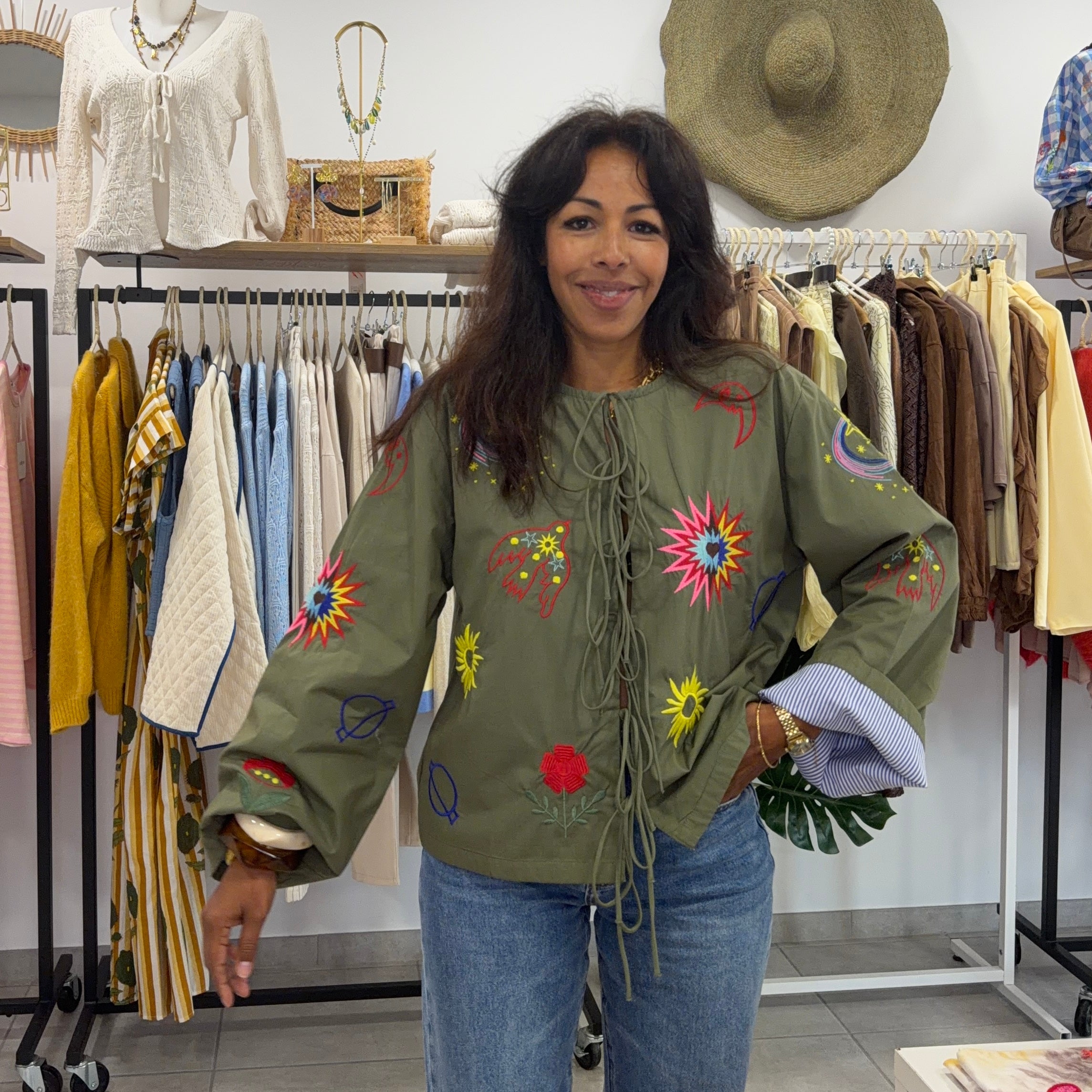 Blouse LOUISE, à lacets, kaki avec broderie