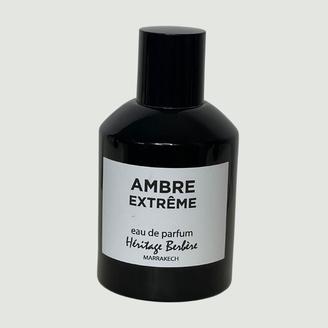 Eau de parfum AMBRE à la senteur épicée fusionnant une touche de rose et de fruits secs