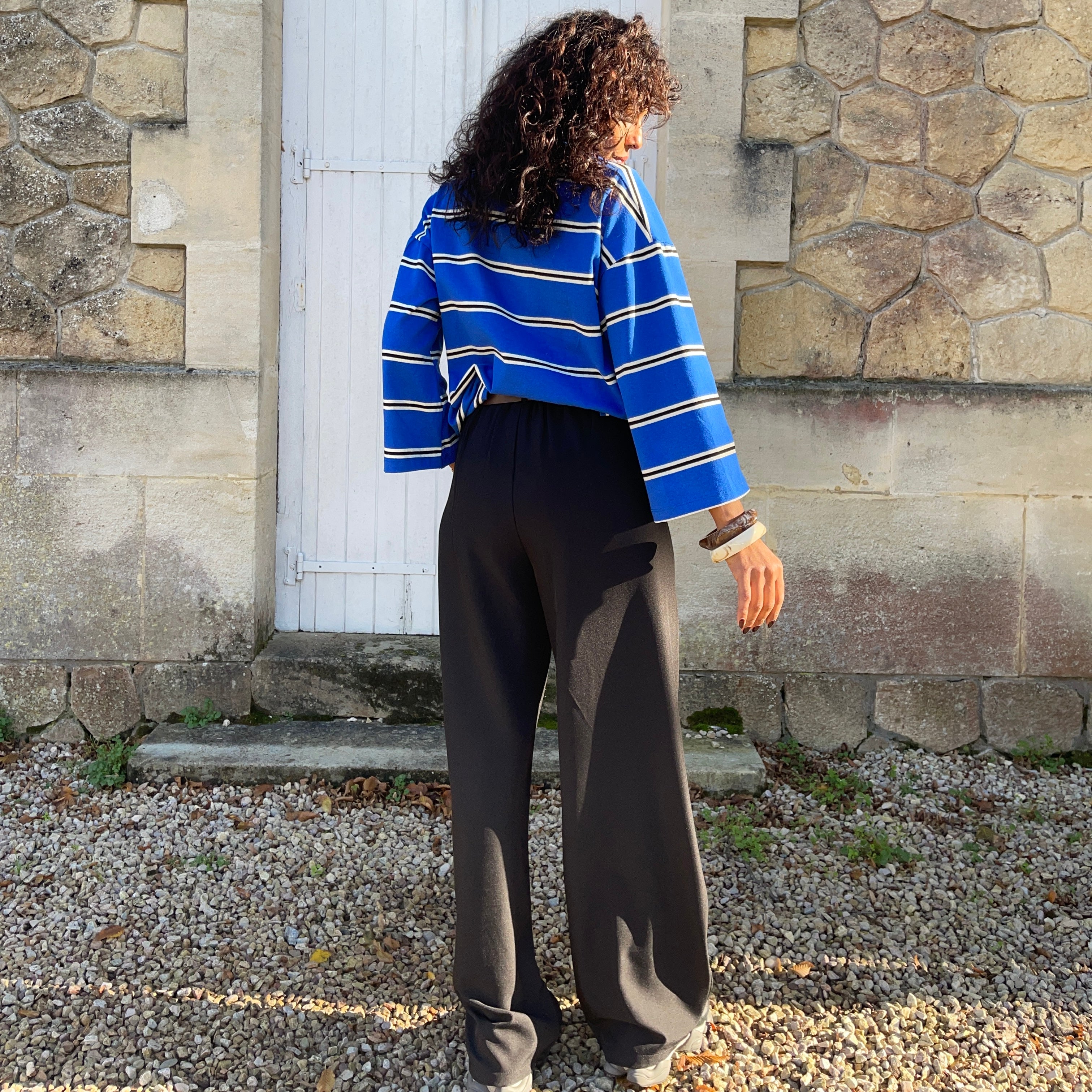 Pantalon tailleur SUSY noir à la coupe fluide