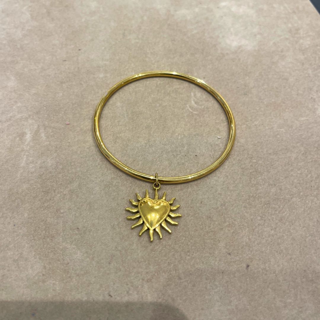 Jonc fin à pendentif coeur soleil
