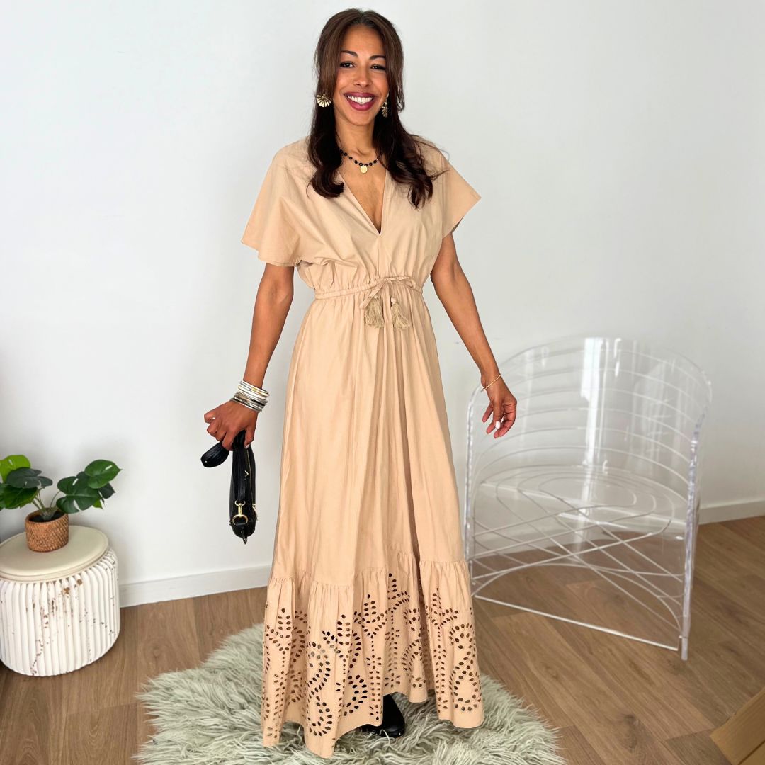 Robe longue à la taille marquée AMÉLIE beige sublimée de broderies anglaises