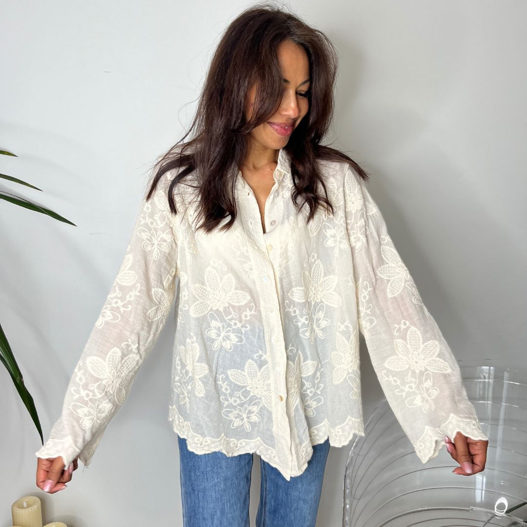Chemise fluide et oversize MALO écrue ornée de broderies florales ton sur ton