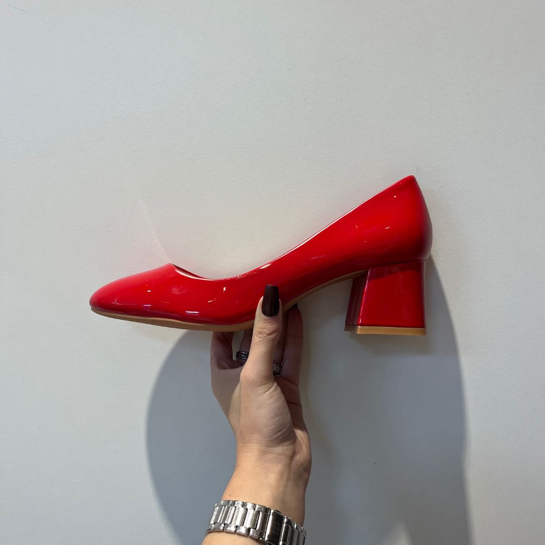 Escarpins rouges vernis à bout rond OLIVIA dotées d'un petit talon