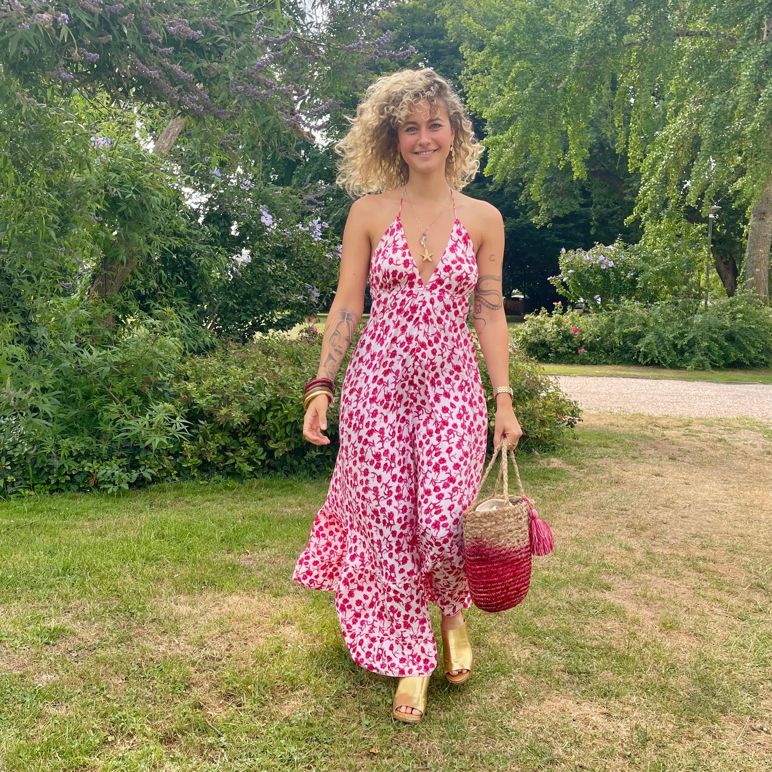 Robe longue SALVADORE dos nu à l'imprimé fleuri rose