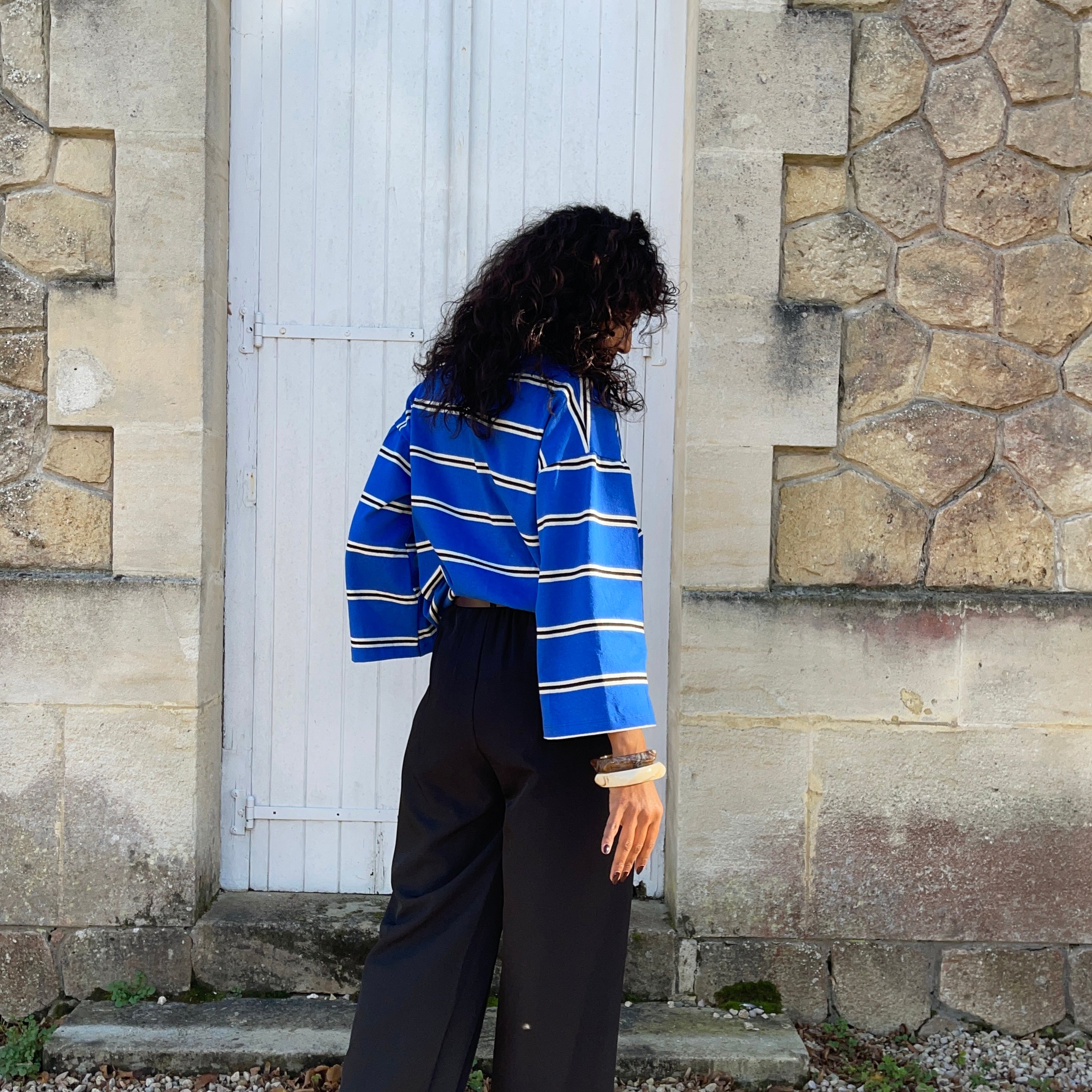 POLO bleu roi à rayures coupe fluide