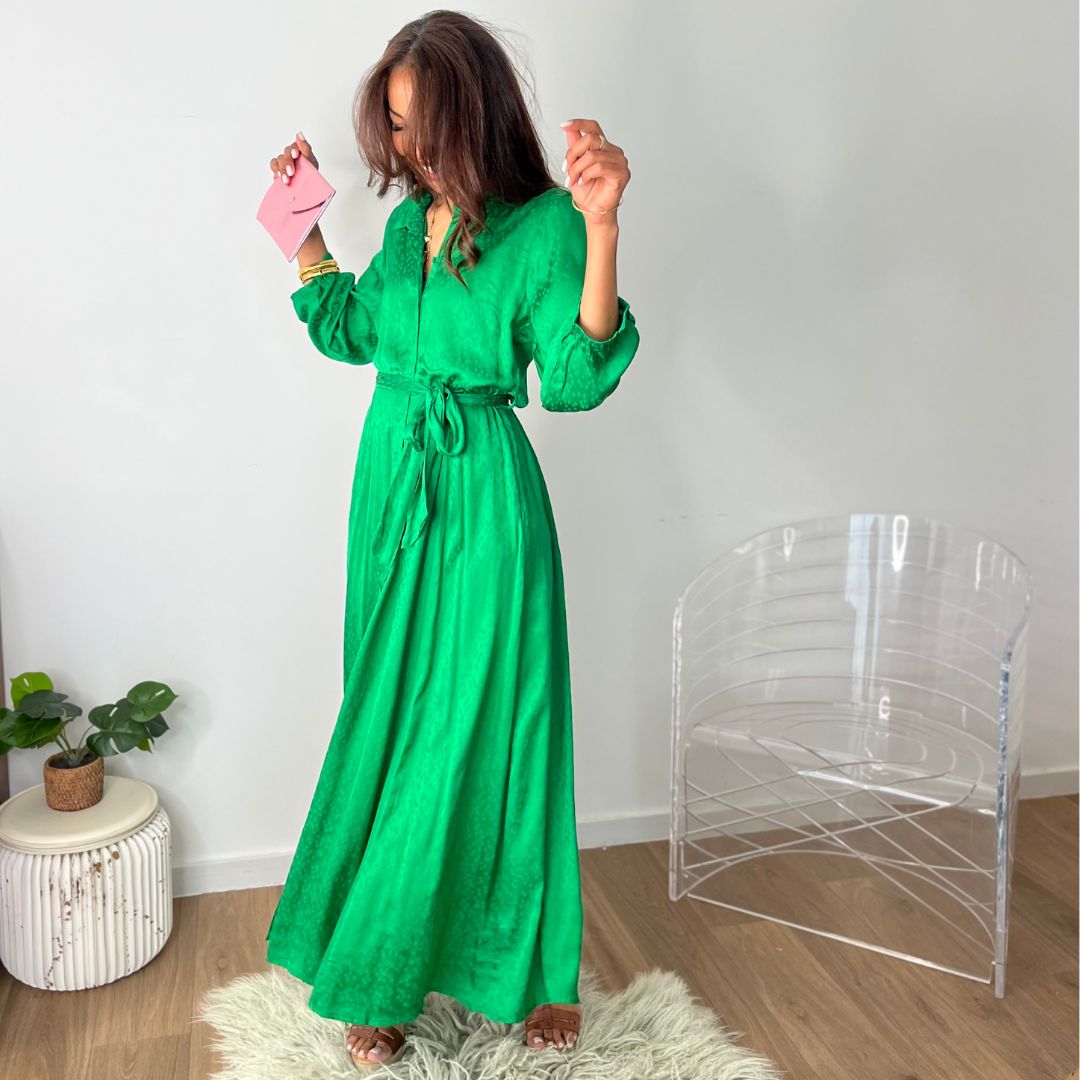 Robe-chemise longue EDITHE verte à motifs ton sur ton dotée d'une ceinture à nouer
