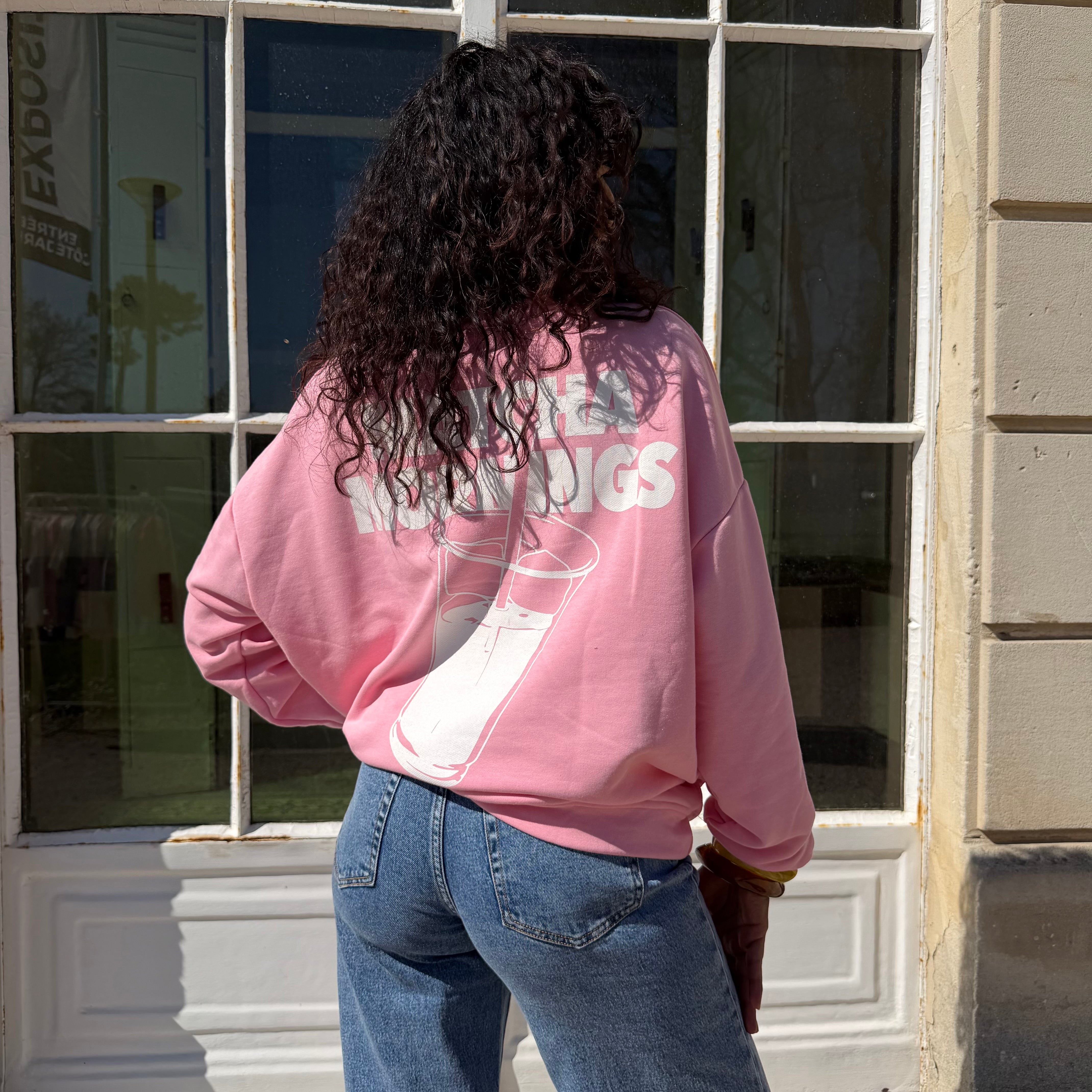 Sweat MATCHA en coton rose avec logo blanc.