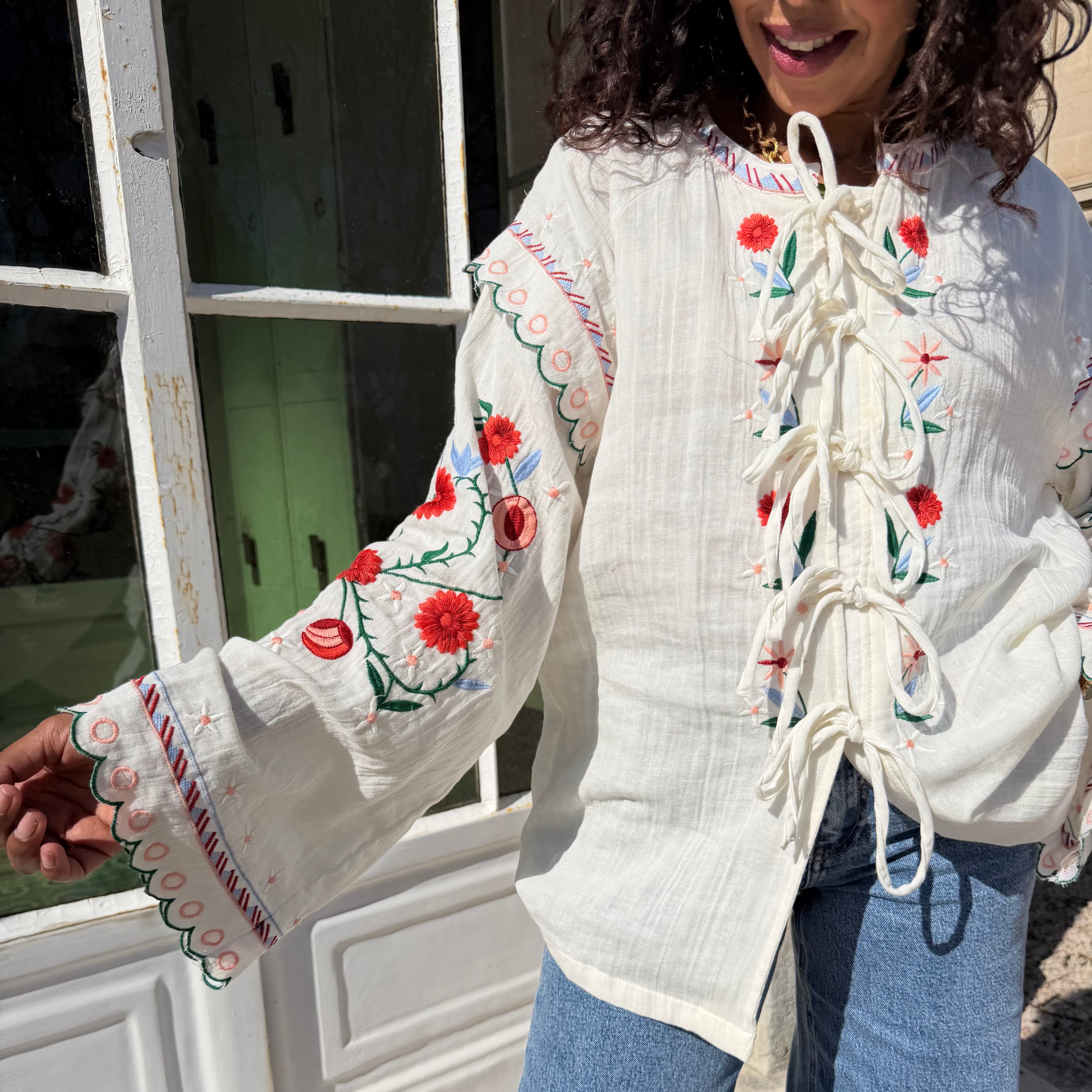 Blouse ELINA, à lacets, en voile de coton avec broderies