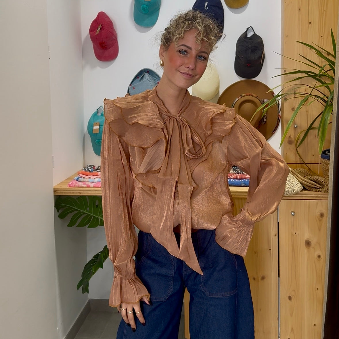 Blouse MILA à volants superposés ocre satinée