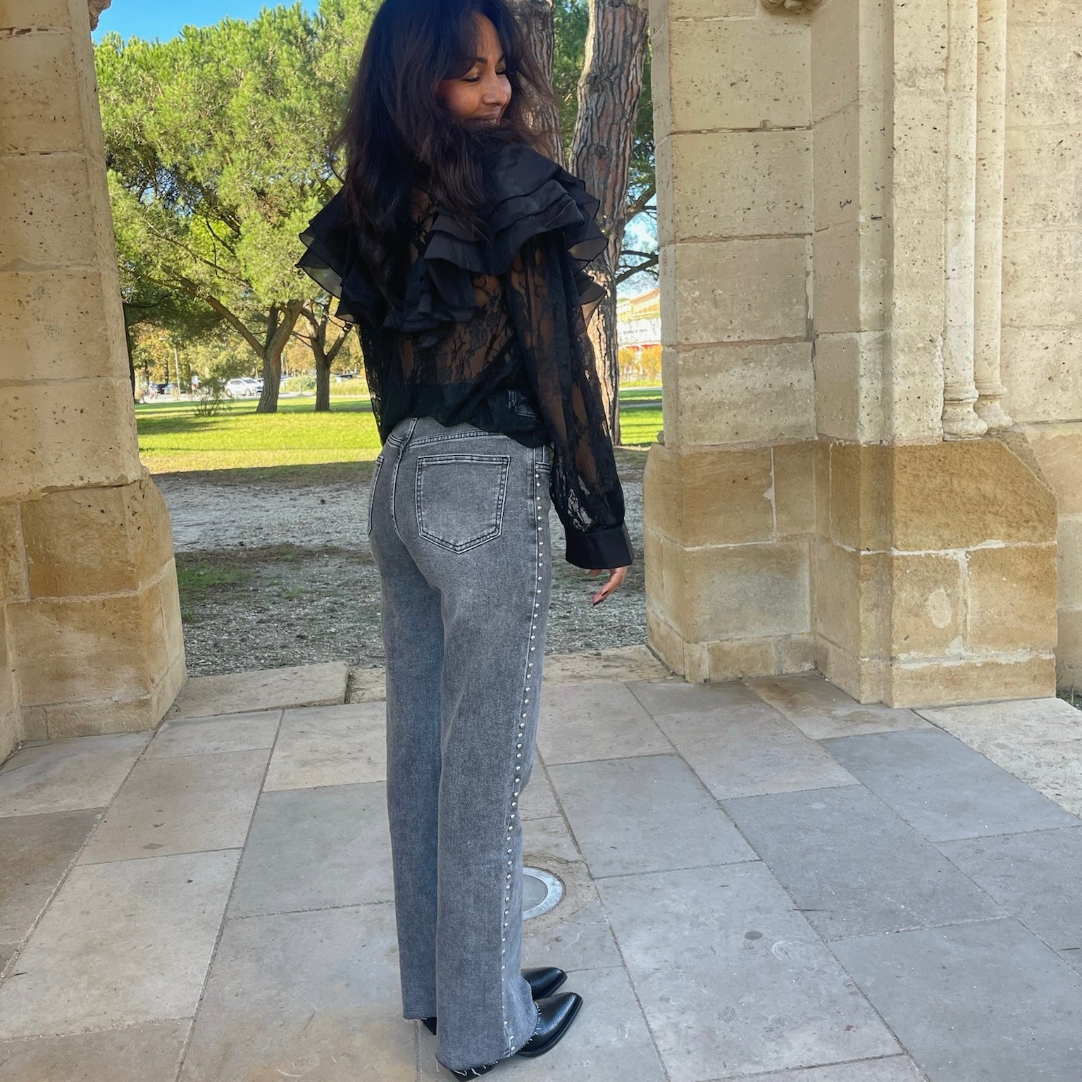 jeans ASSIA coupe flare gris avec clous