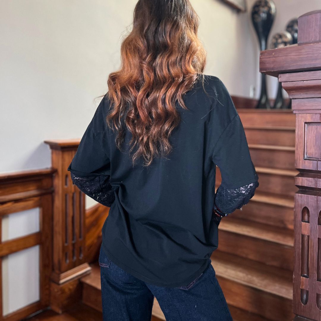 Haut noir oversize SIMONE aux manches longues en dentelle