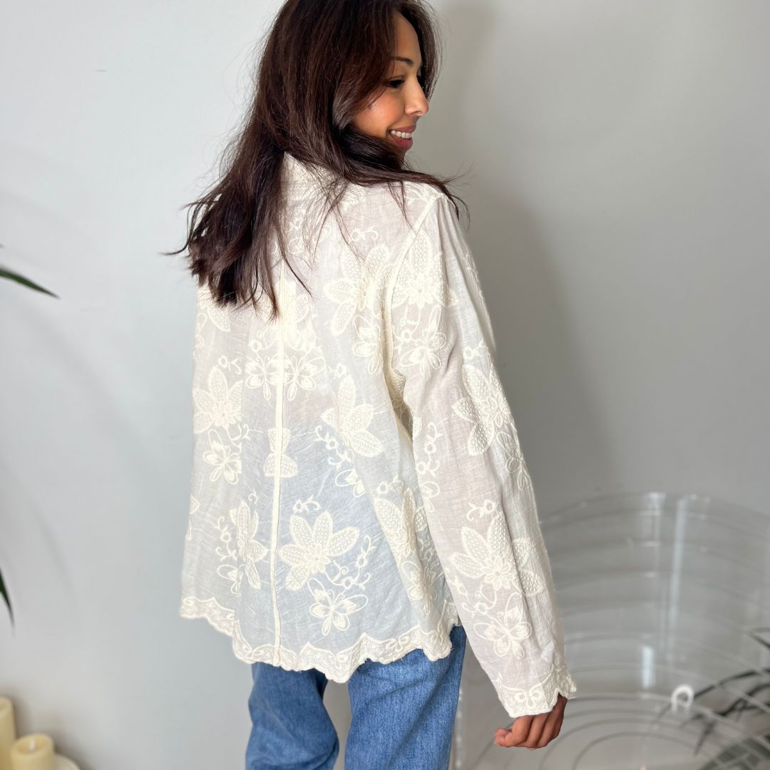 Chemise fluide et oversize MALO écrue ornée de broderies florales ton sur ton