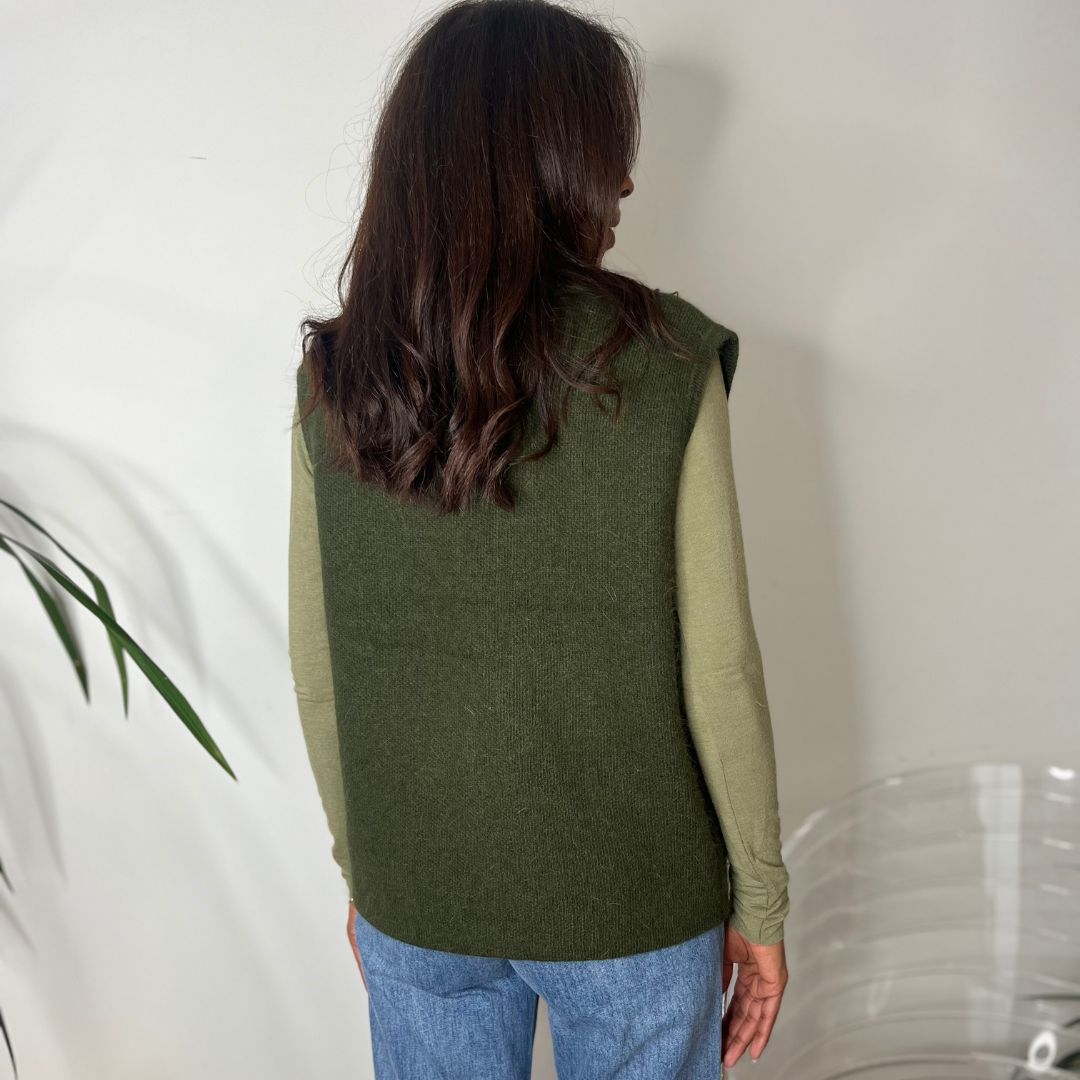 Gilet kaki sans-manches MAUD brodé de fleurs colorées