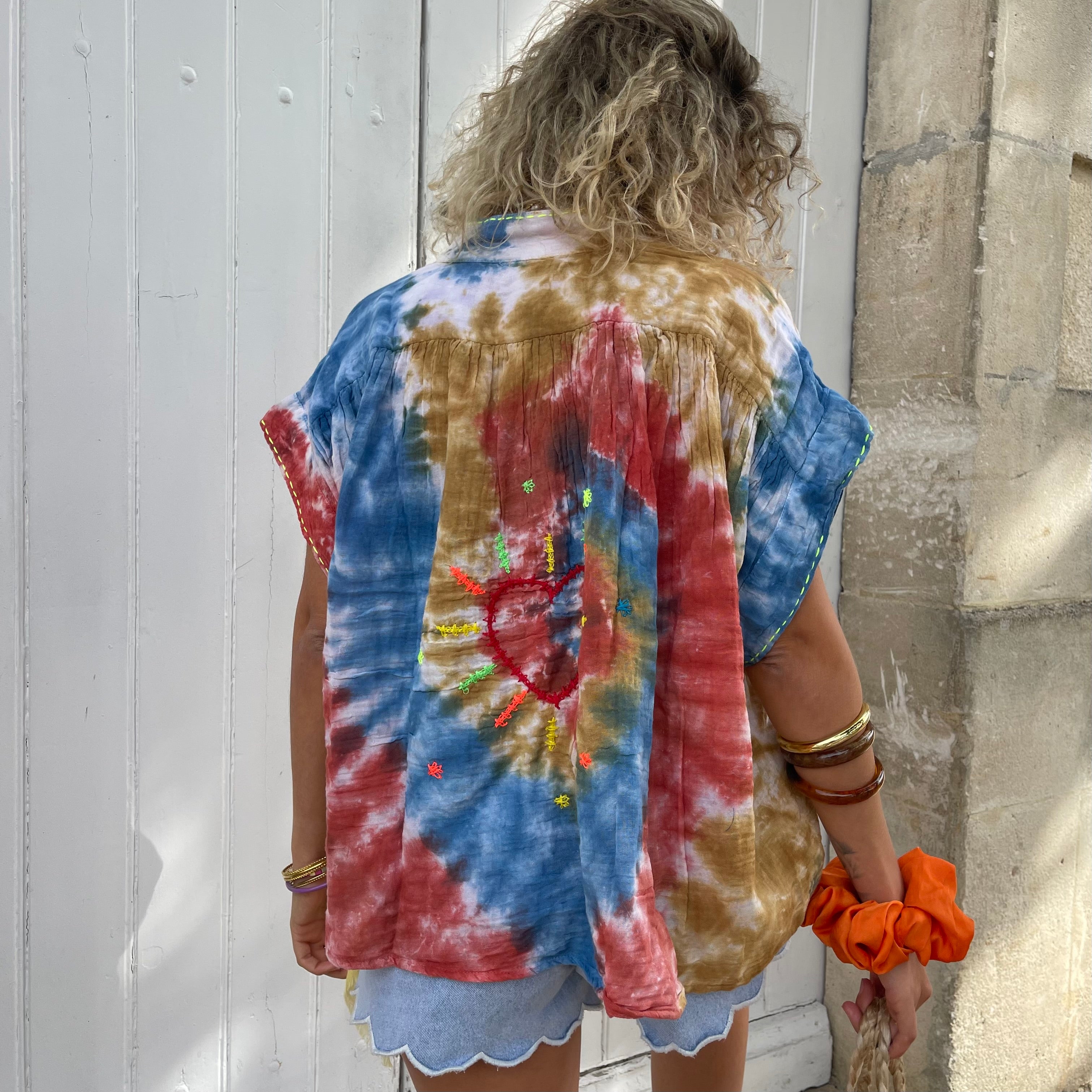 Blouse ONA manche courte tie and dye ocre en coton brodée main