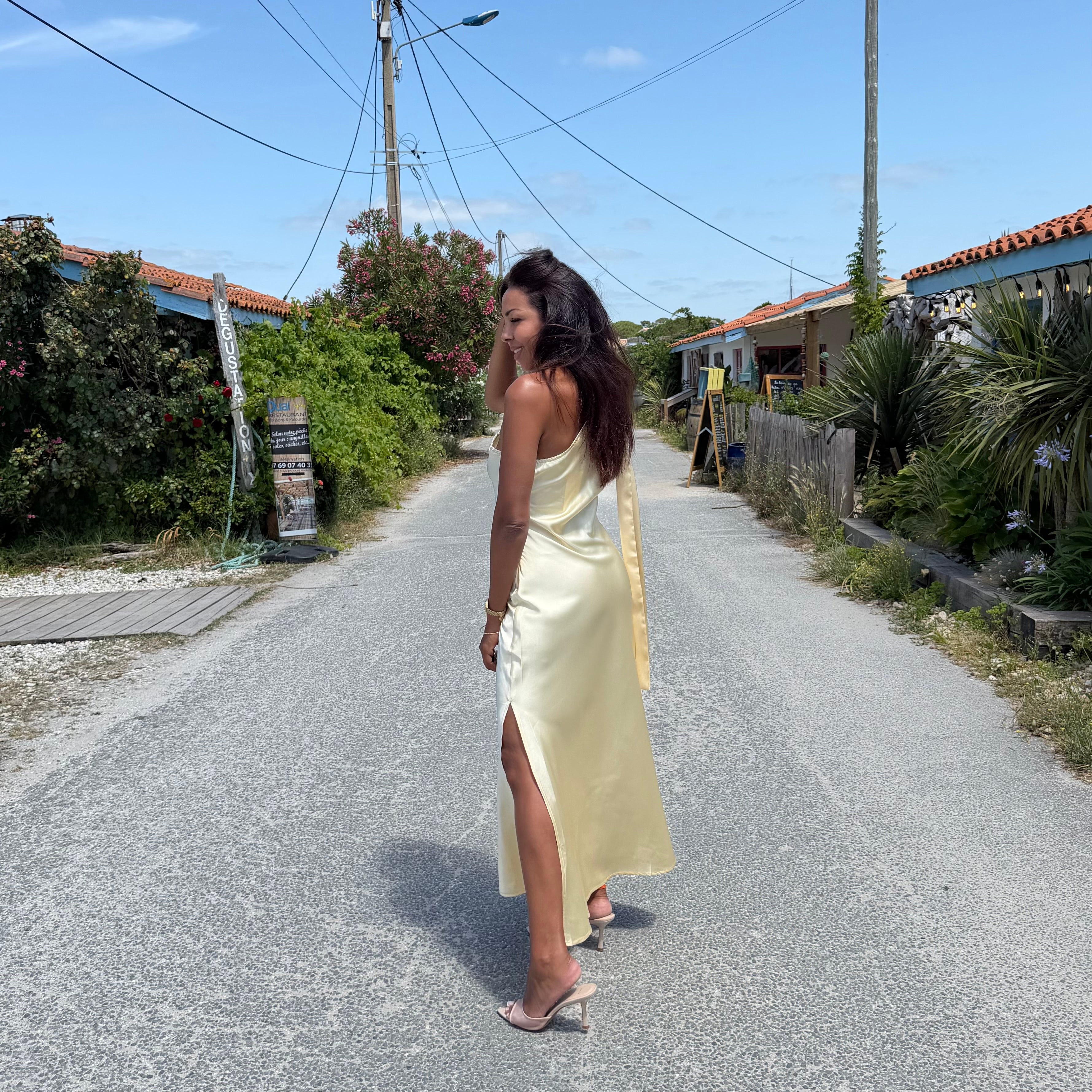Robe longue satinée ESME jaune