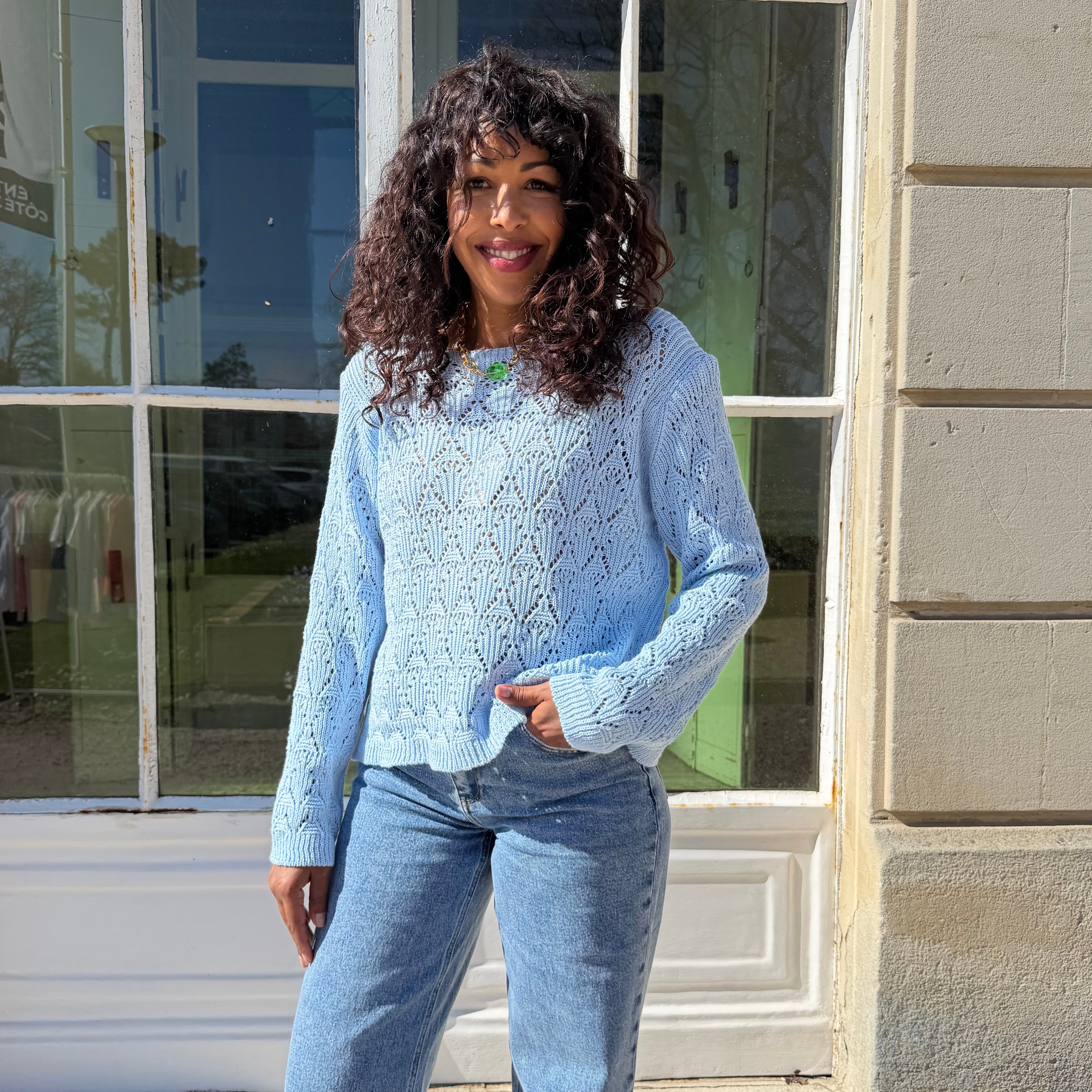 Gilet manches longues GRACE en maille ajouré bleu.