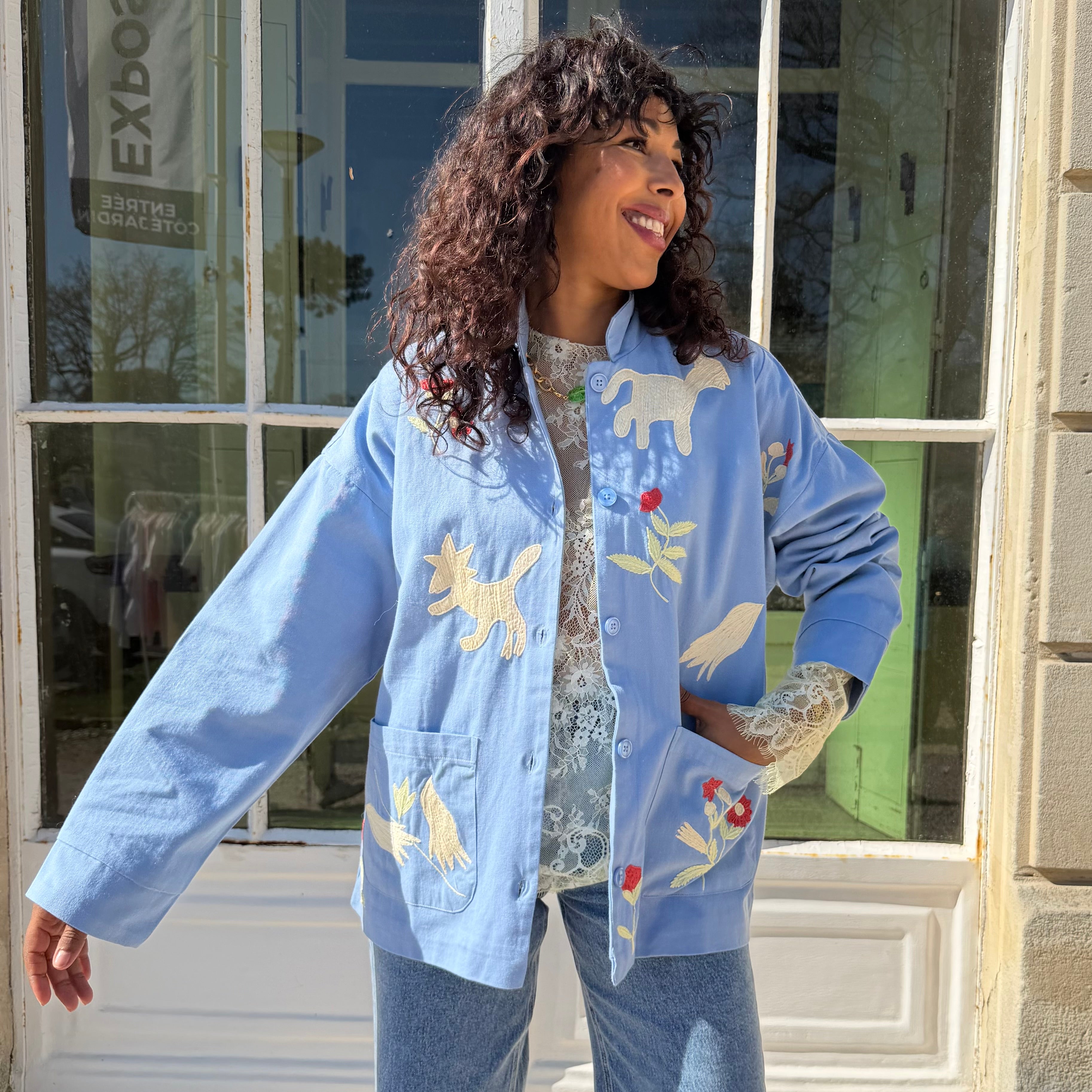 Veste LIVIA bleu ciel brodée, 100% coton