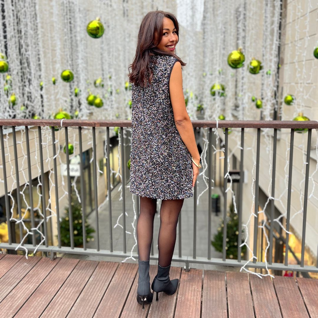 Robe courte à sequins MARGOT noire à la coupe droite