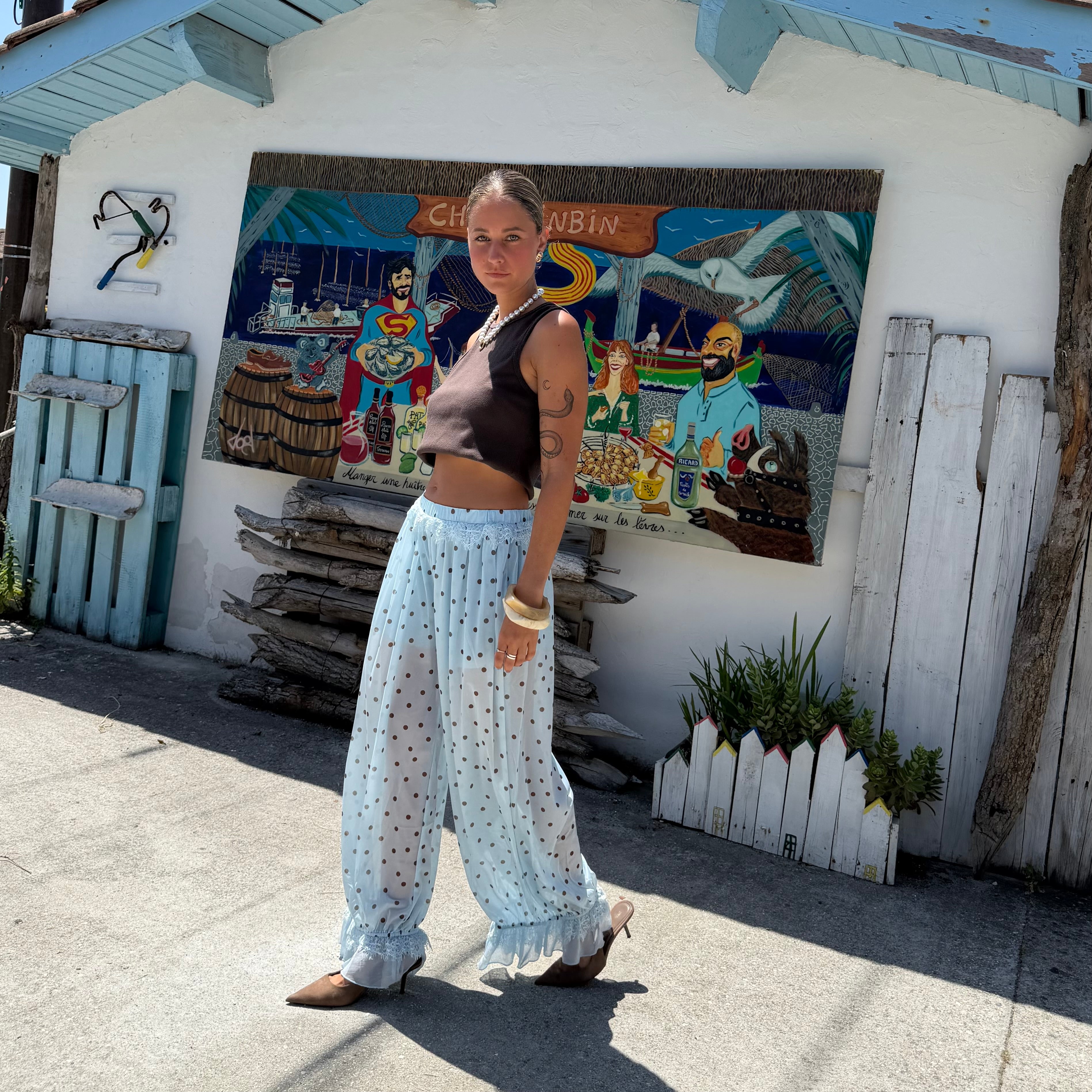 Pantalon VOILE bleu à pois forme boule détails dentelle