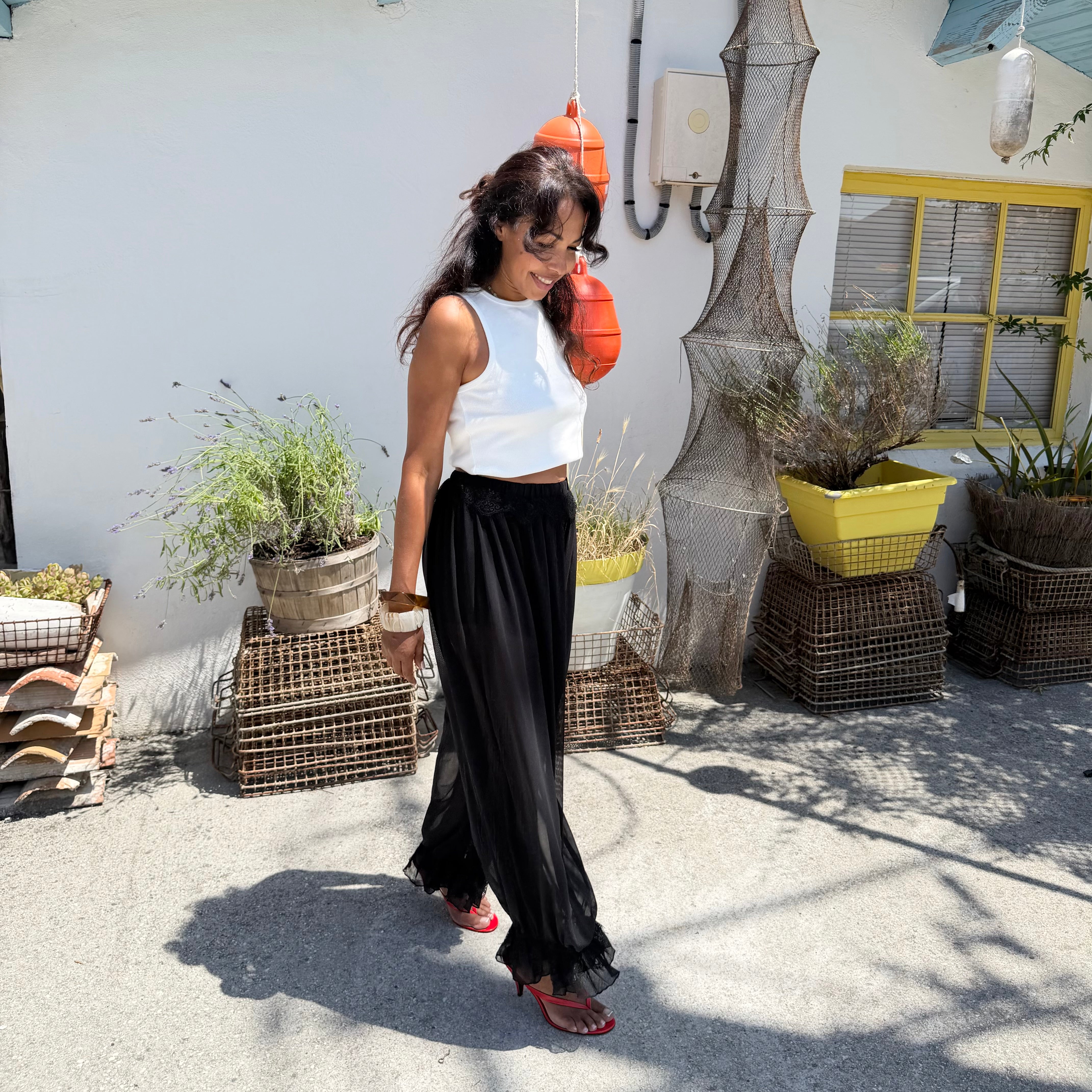 Pantalon VOILE noir forme boule détails dentelle