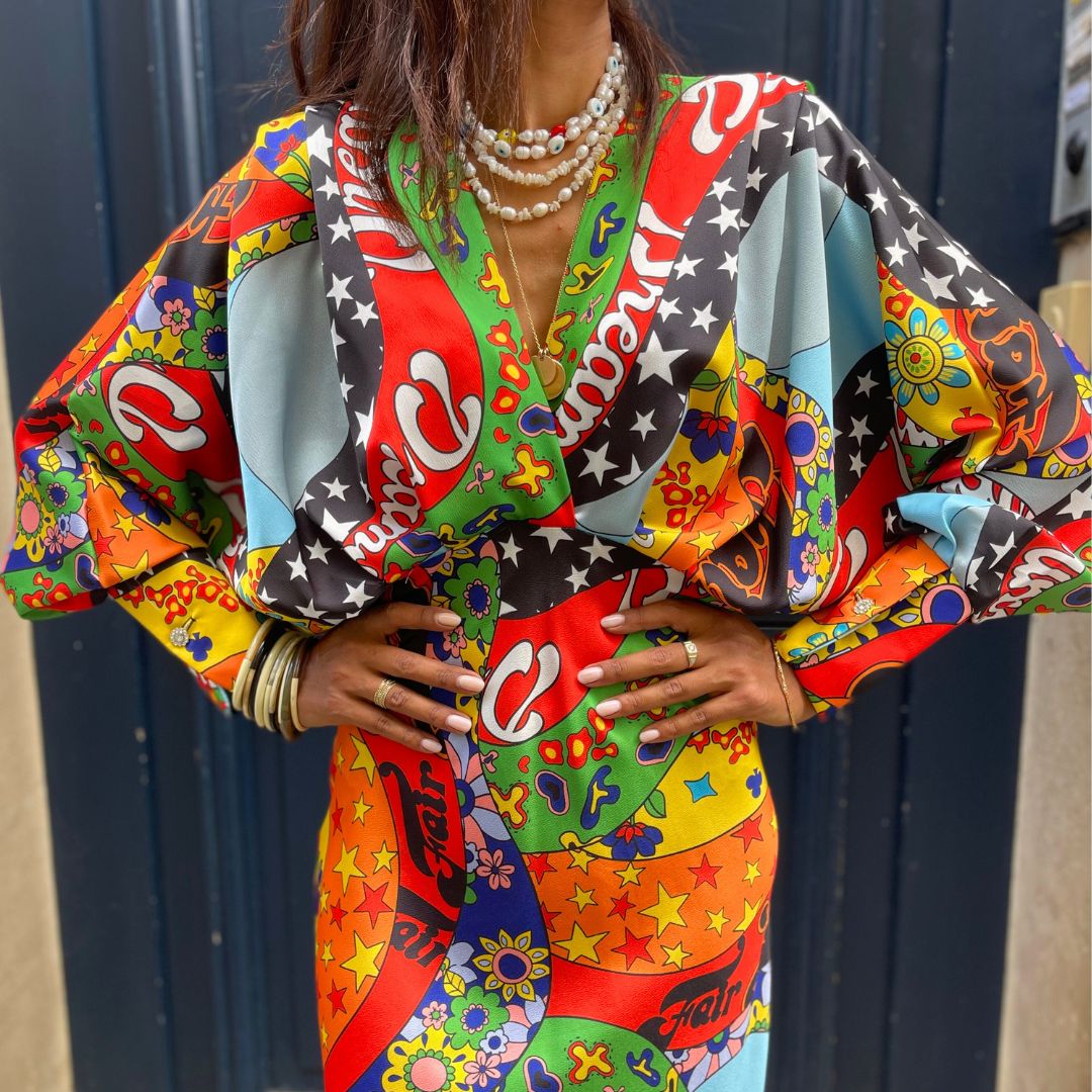 Robe longue aux motifs multicolores NUAGE dotée d'un col V et de manches longues chauve-souris