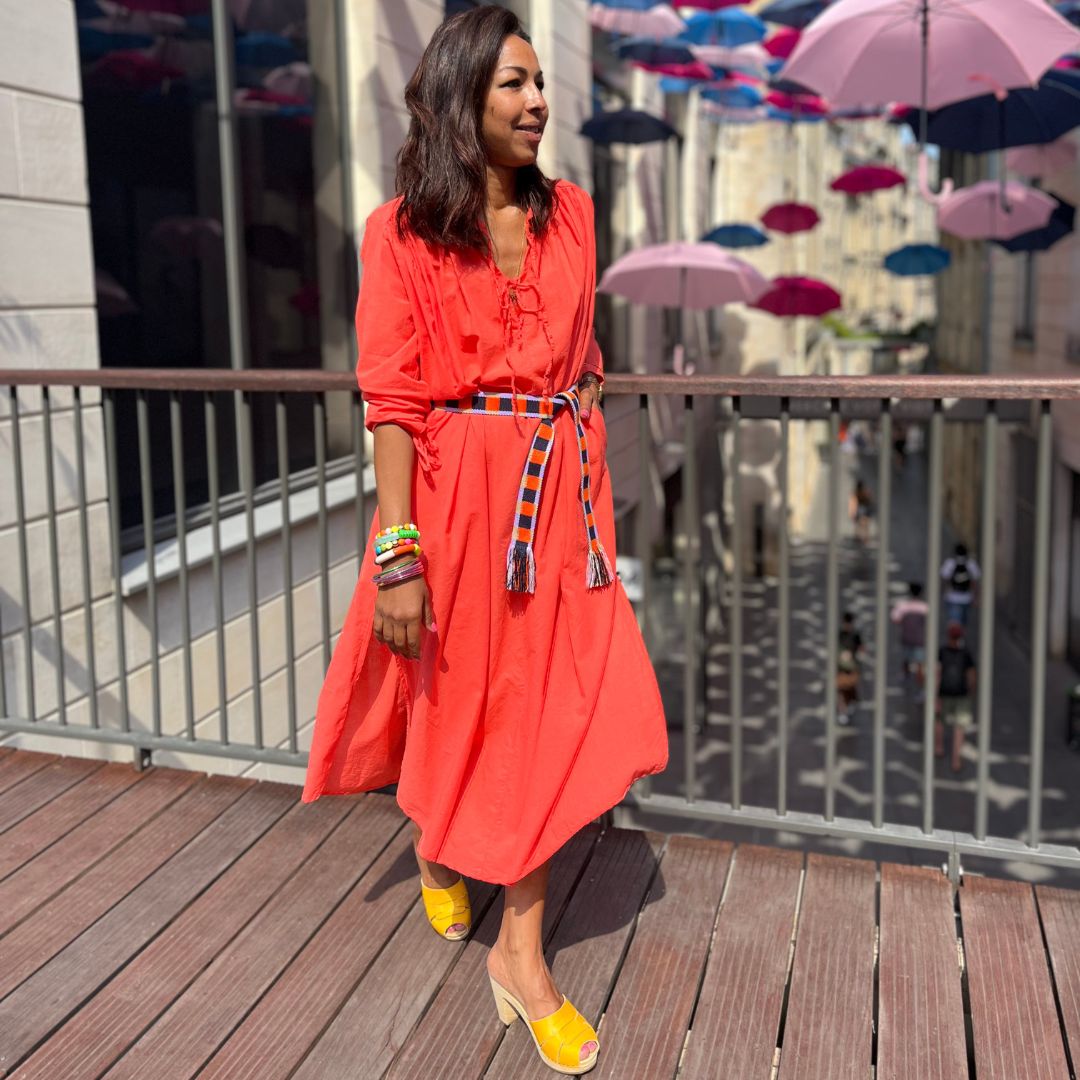 Robe longueur midi à la coupe large JULIE corail dotée de fentes