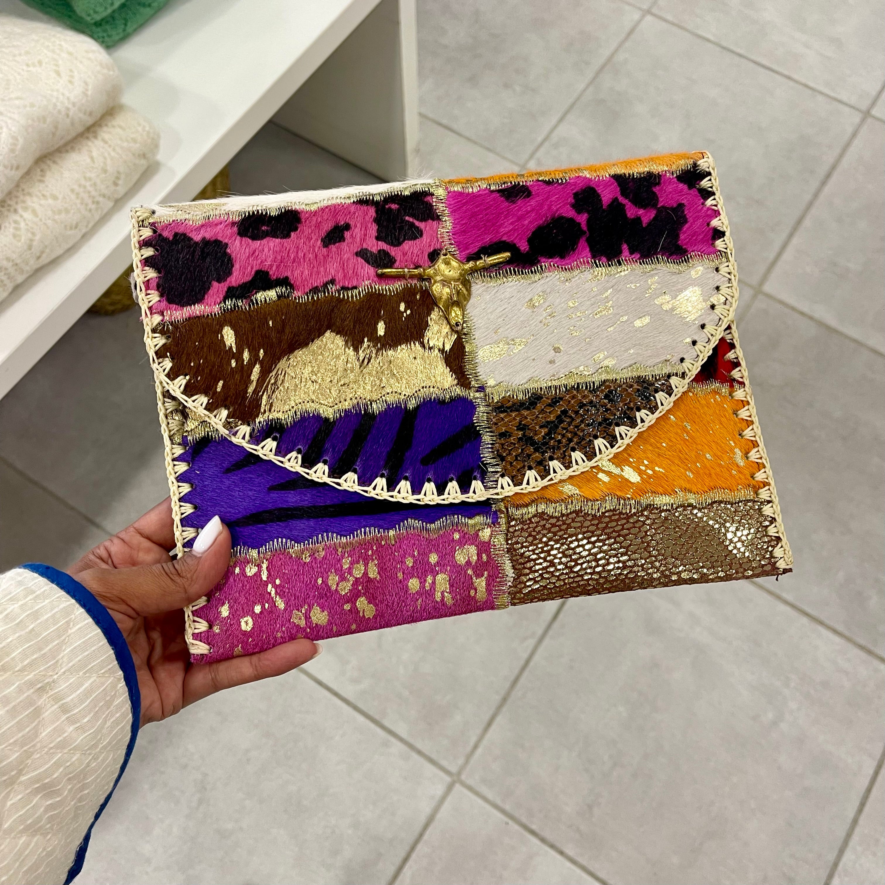 Pochette PATCHWORK rose en cuir de vachette avec bandoulière