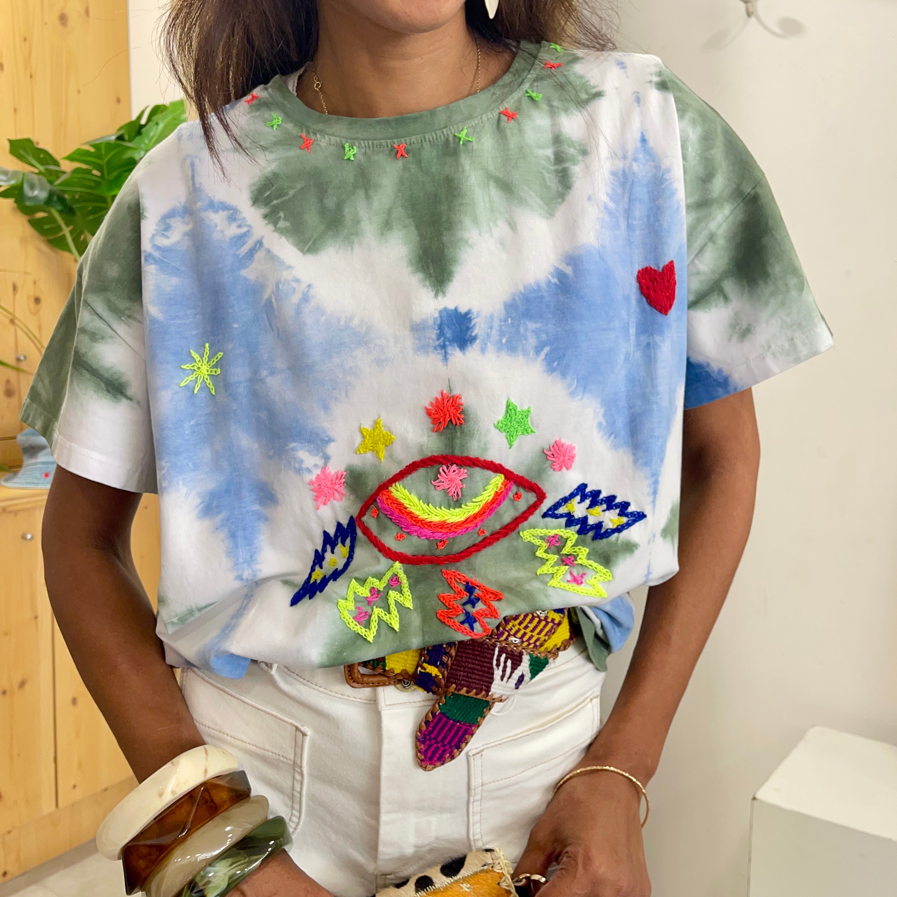 T-shirt manches courtes NAYA bleu Tie & Dye & Broderie Main
