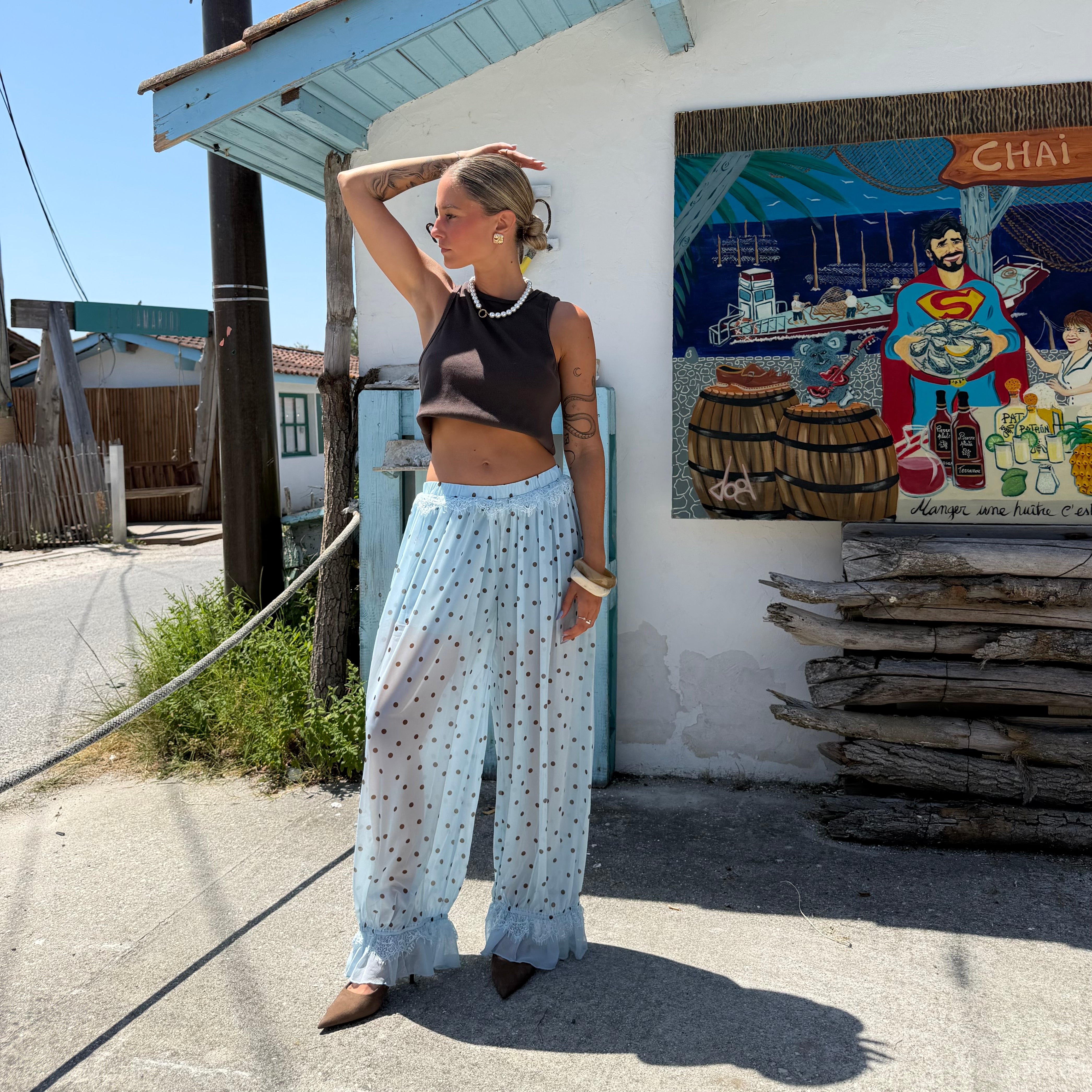 Pantalon VOILE bleu à pois forme boule détails dentelle