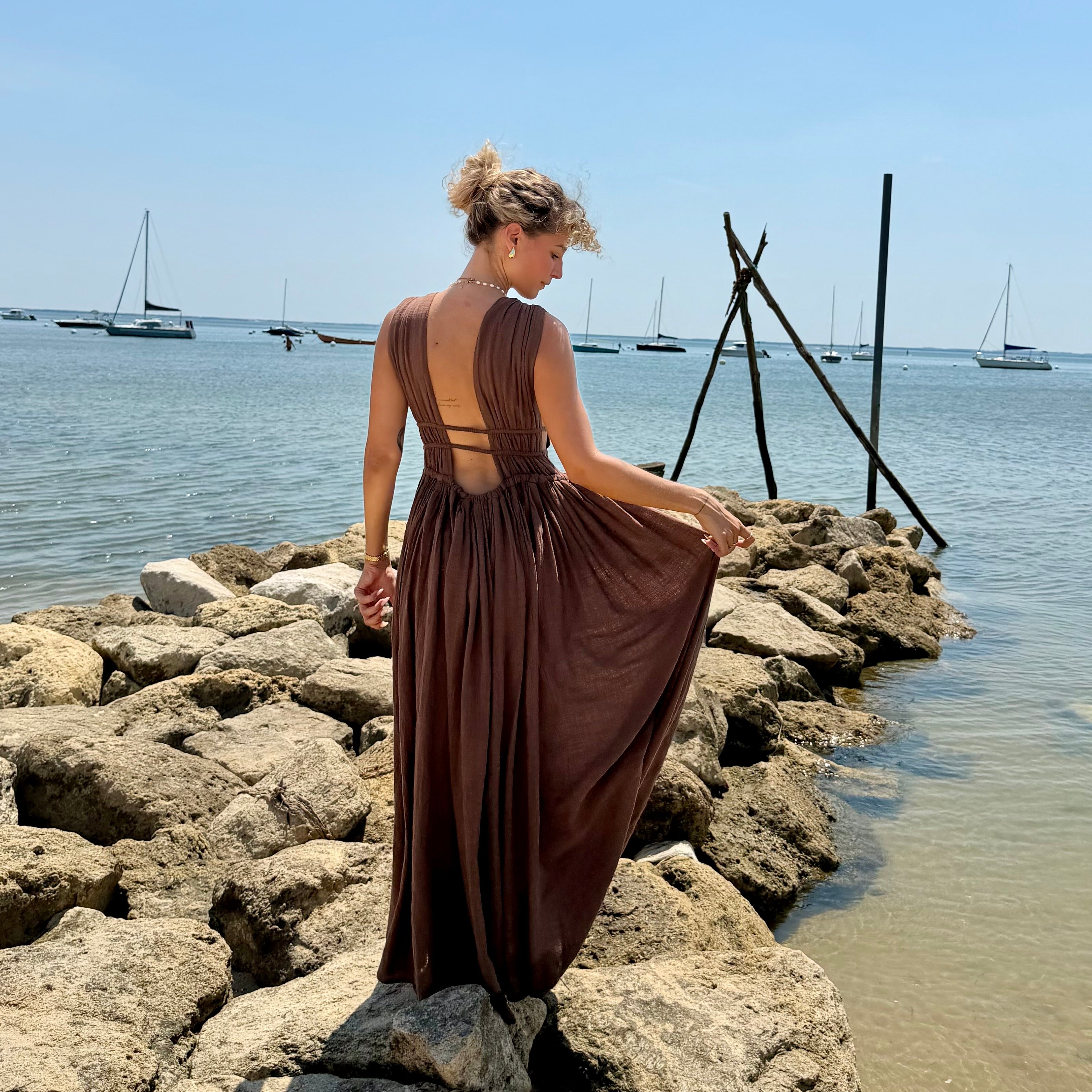 Robe GRECQUE bohème marron dos nu