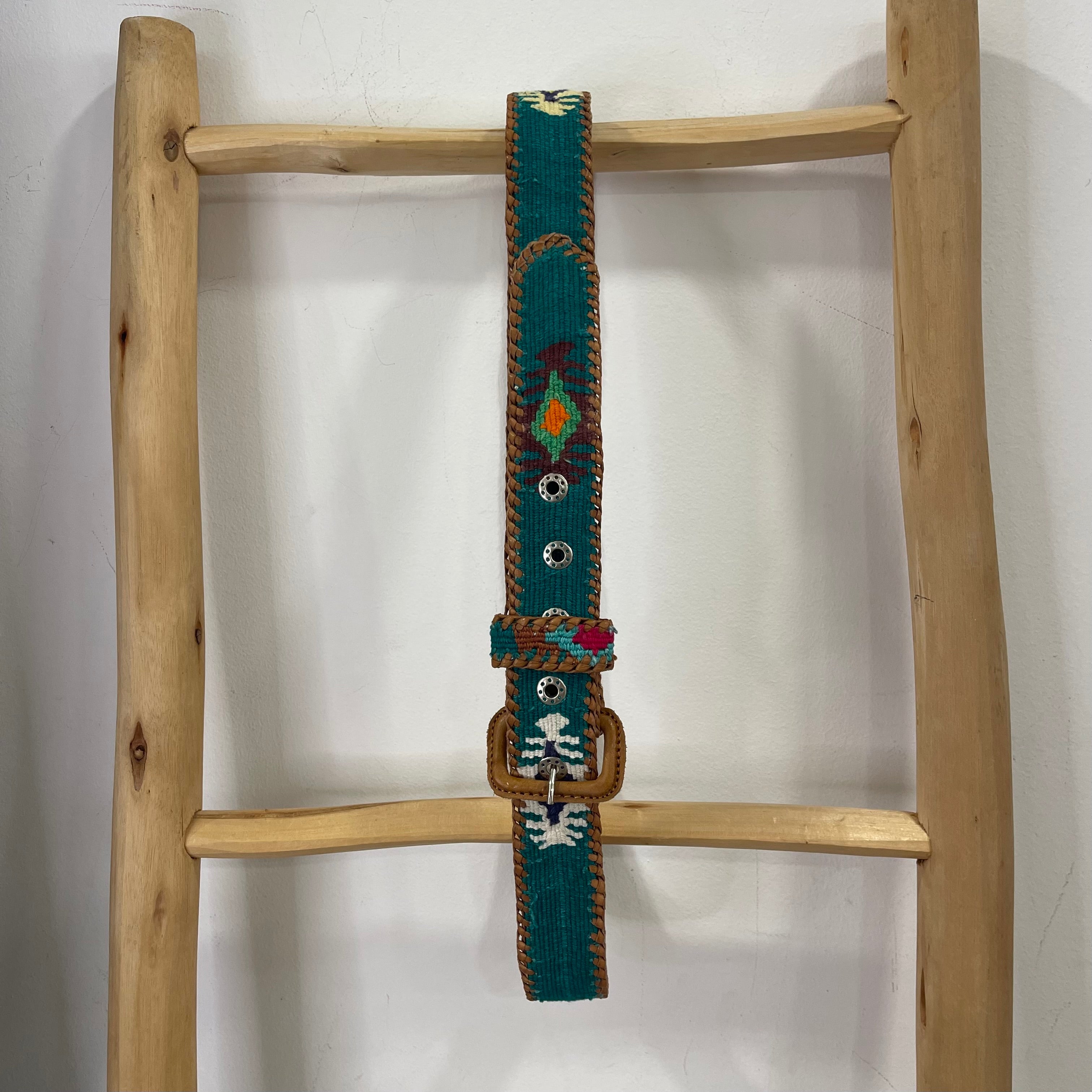 Ceinture cuir brodé main turquoise T.38