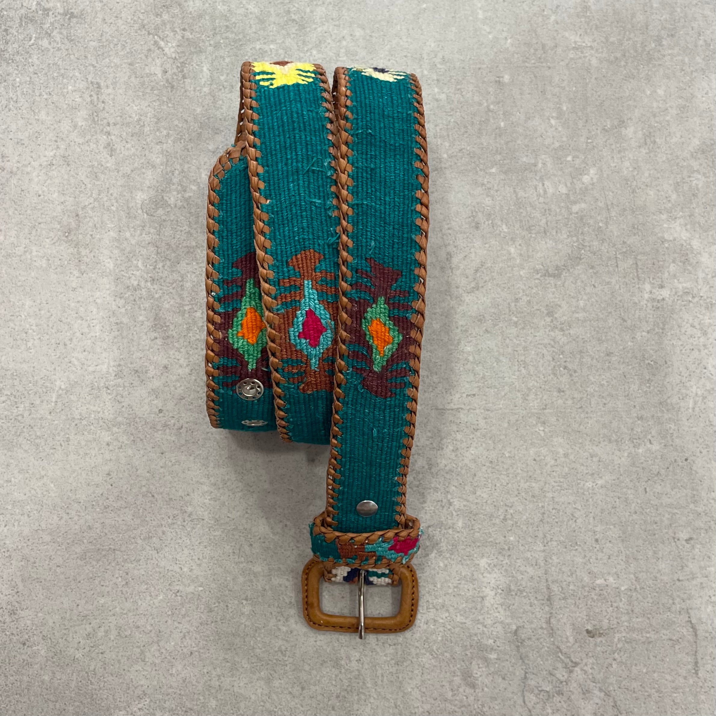 Ceinture cuir brodé main turquoise T.38