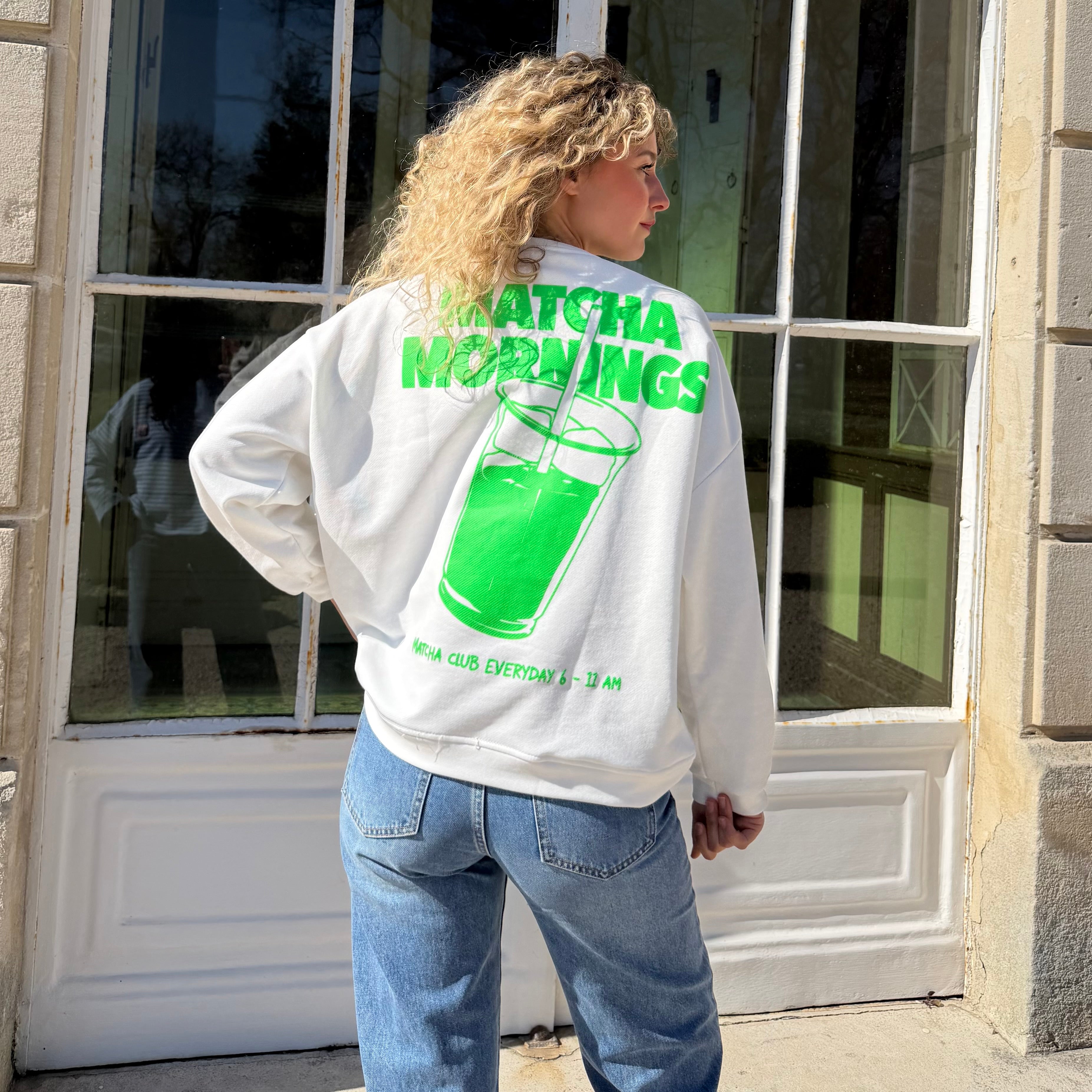 Sweat MATCHA en coton blanc avec logo vert.