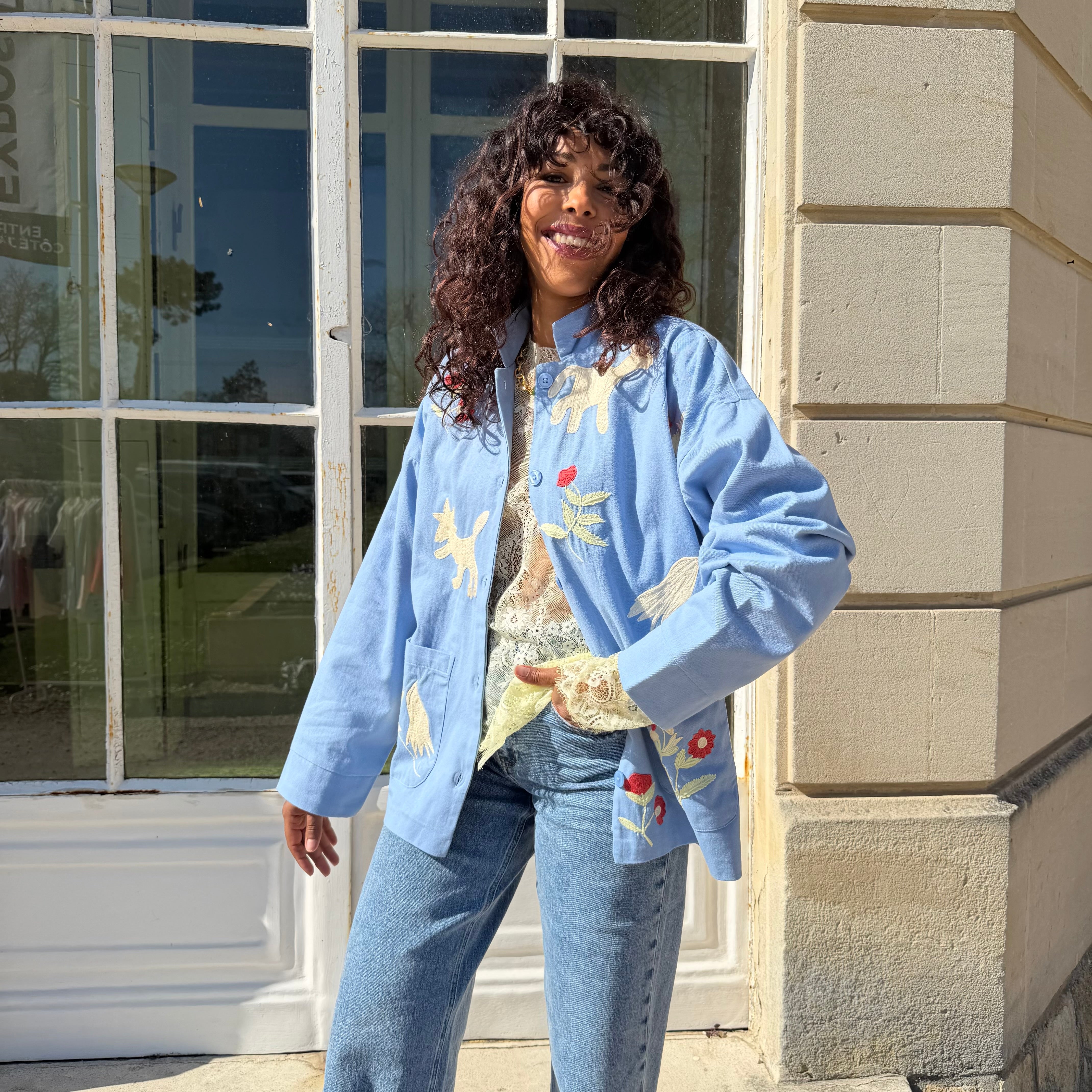 Veste LIVIA bleu ciel brodée, 100% coton