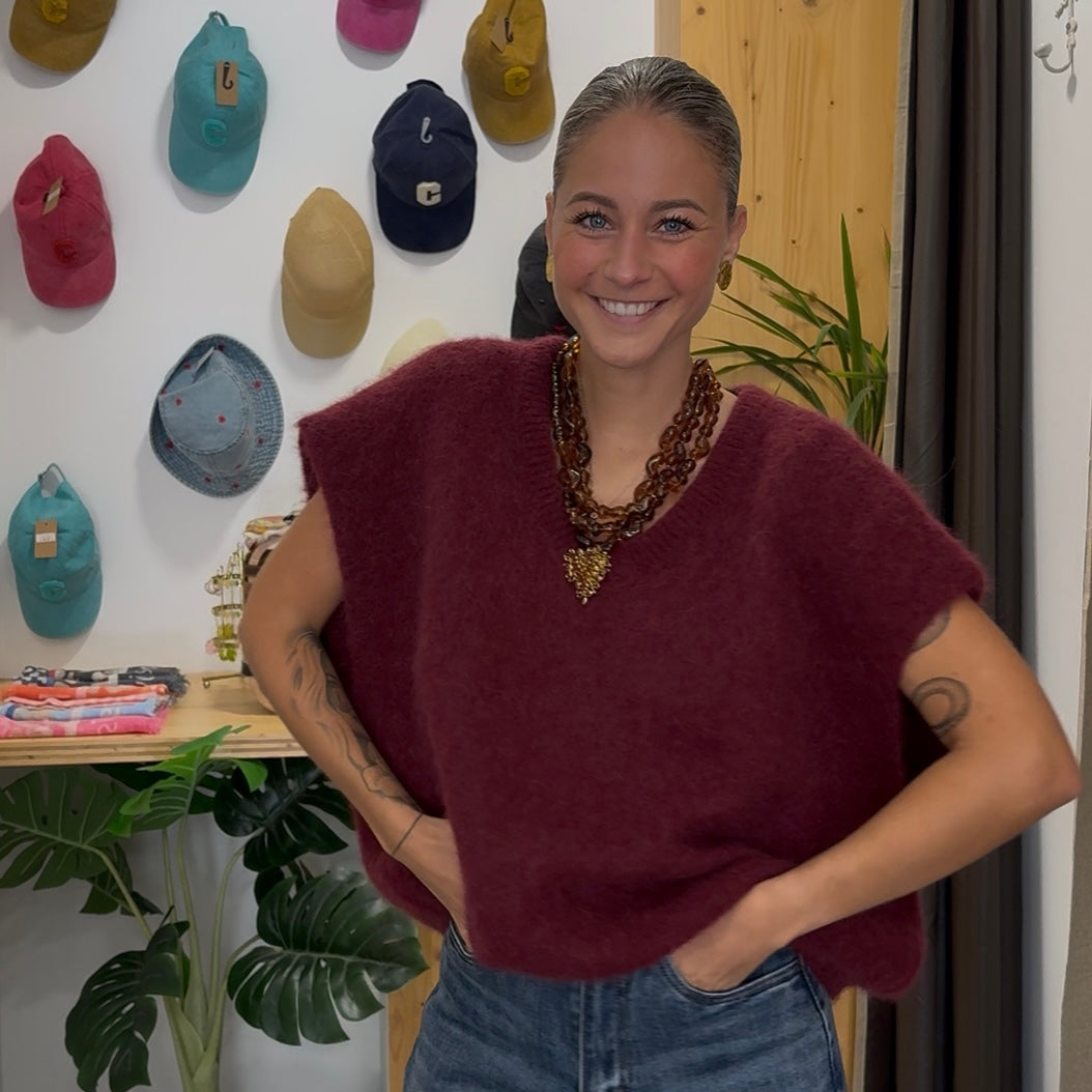 Pull couleur aubergine  oversize CHLOE manches courte col en V en baby alpaga et laine