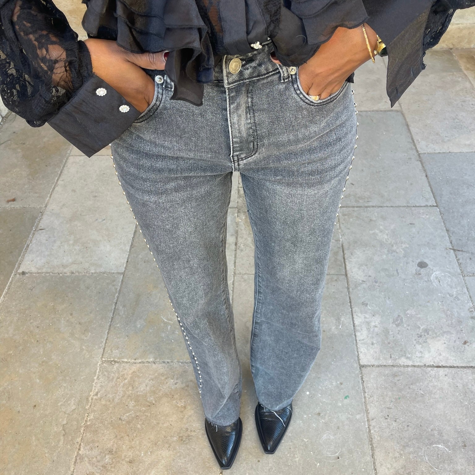 jeans ASSIA coupe flare gris avec clous