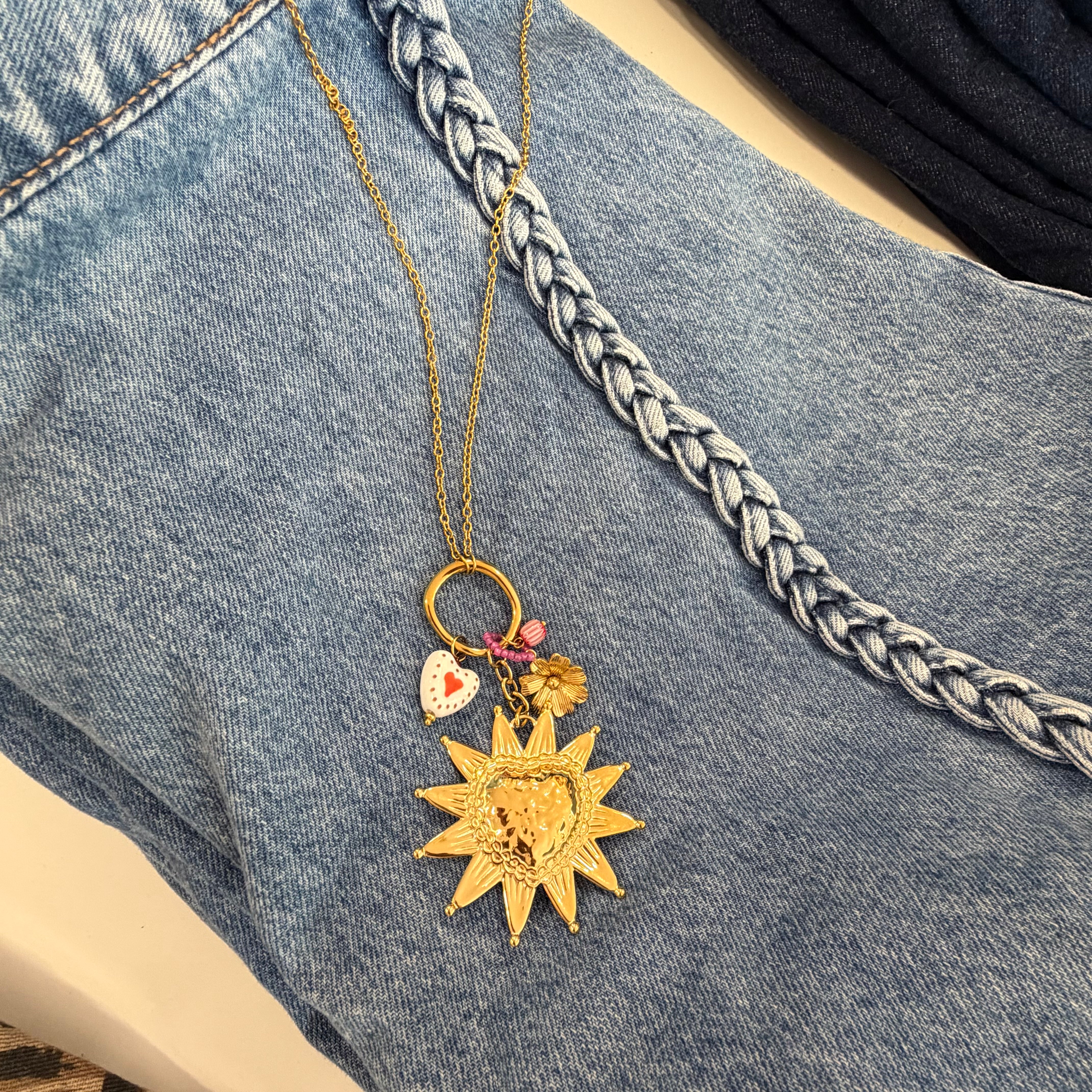 Collier sautoir doré pendentifs cœur soleil