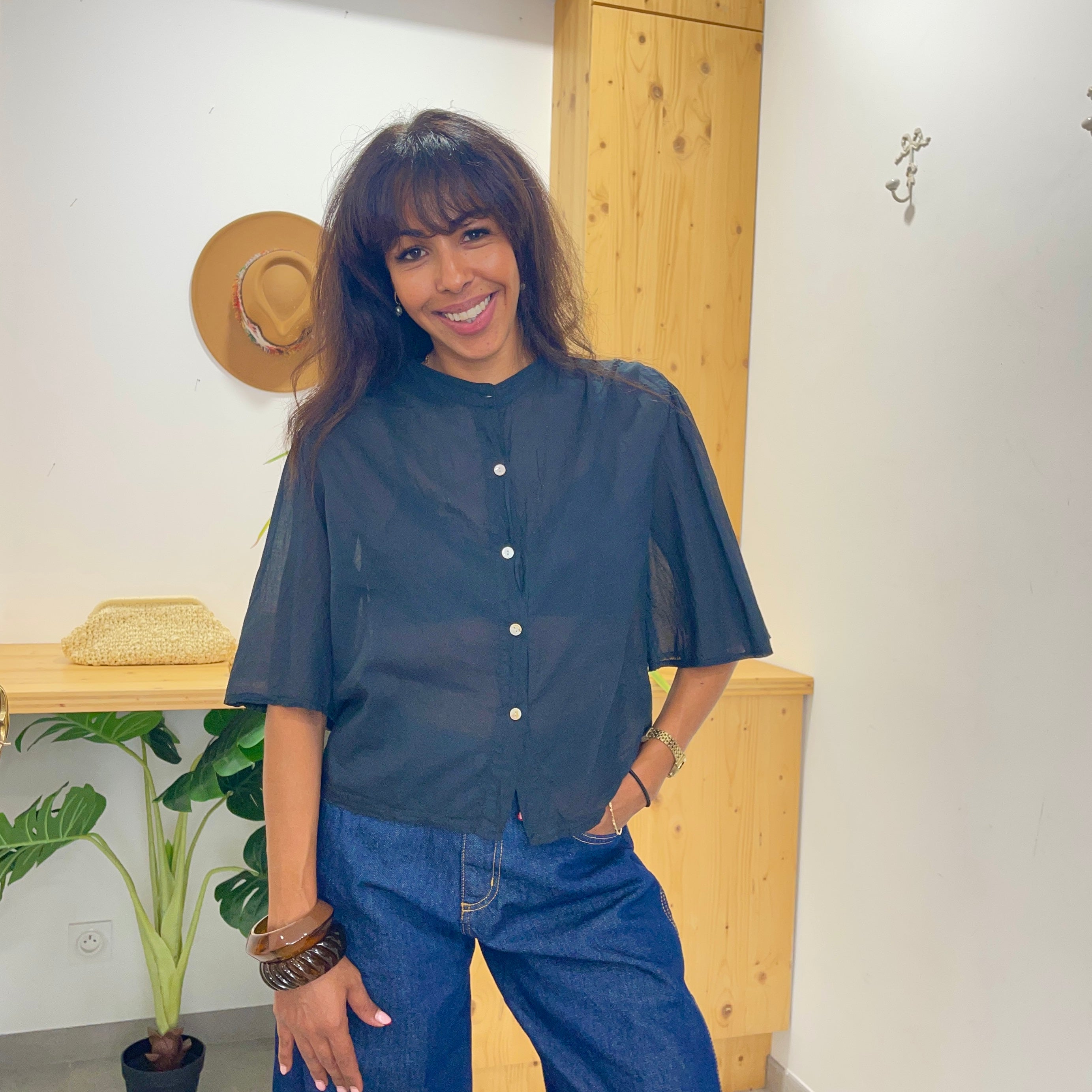 Blouse ARI noire en voile de coton