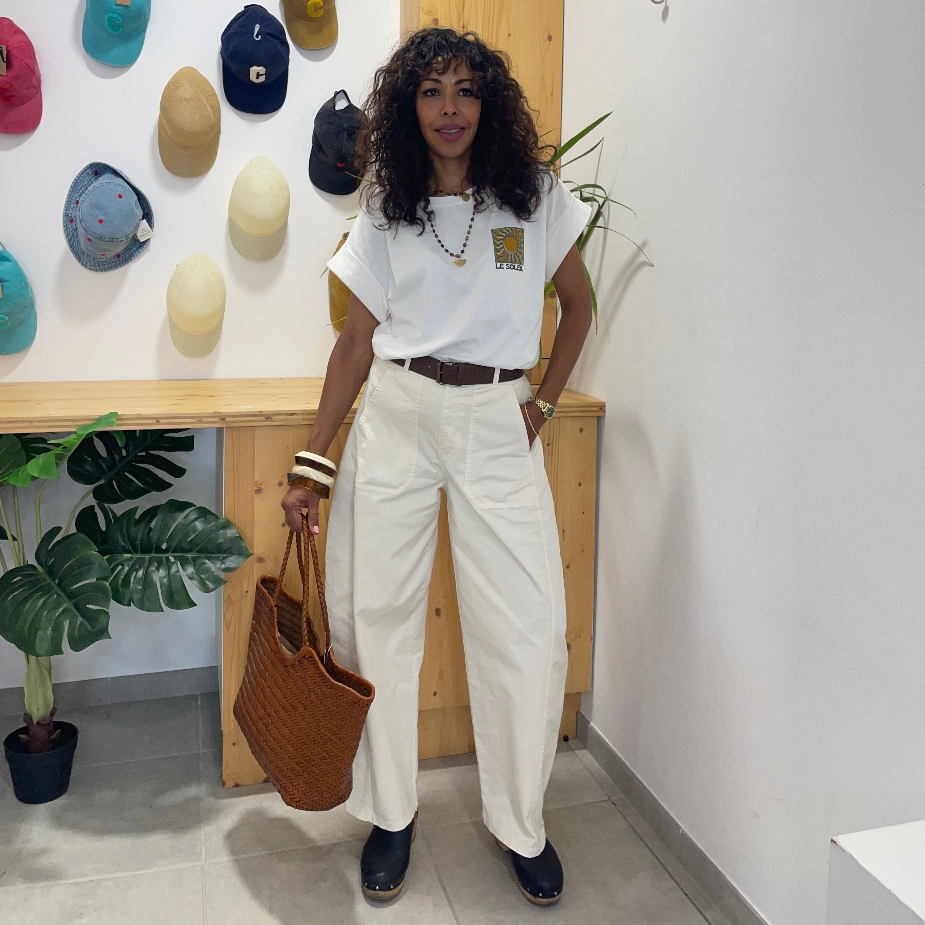 Pantalon LOUNA en coton écru à la coupe barrel