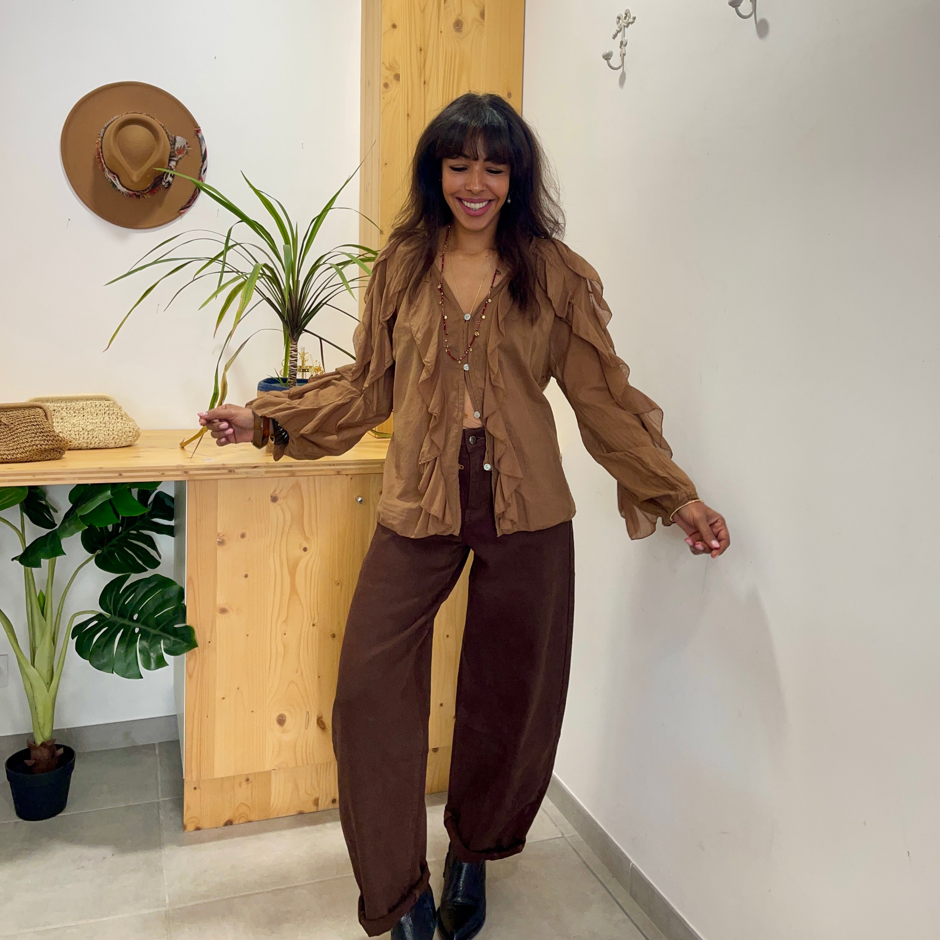 Blouse FLORA en coton marron détails de volants