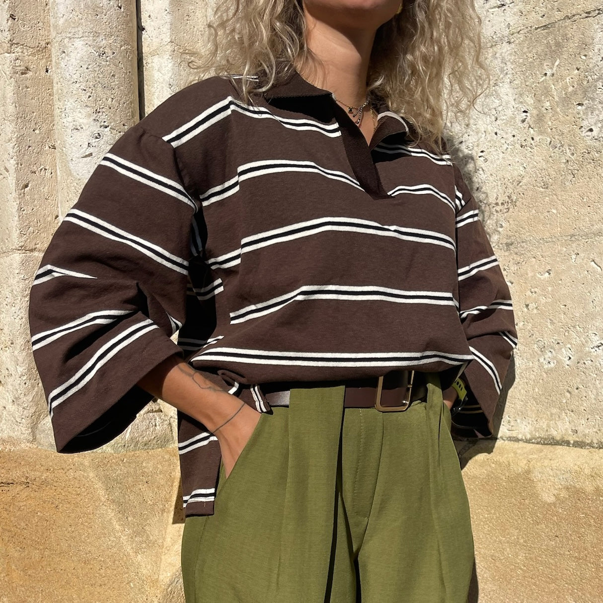 POLO marron à rayures coupe fluide